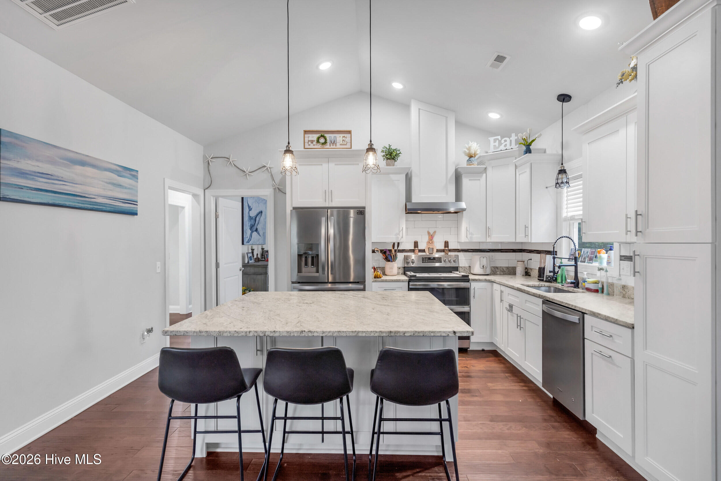 100553033 | Photo 12