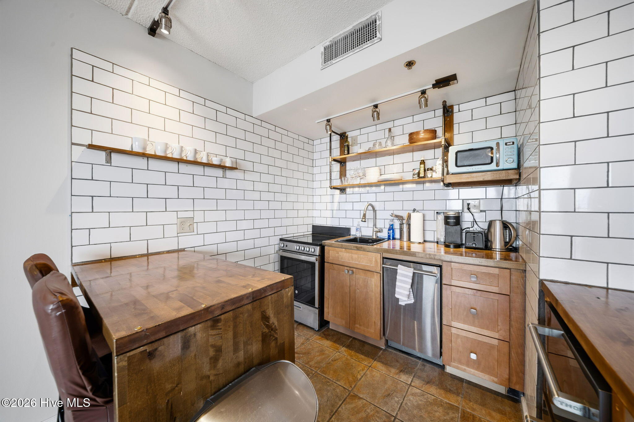 100557626 | Photo 13