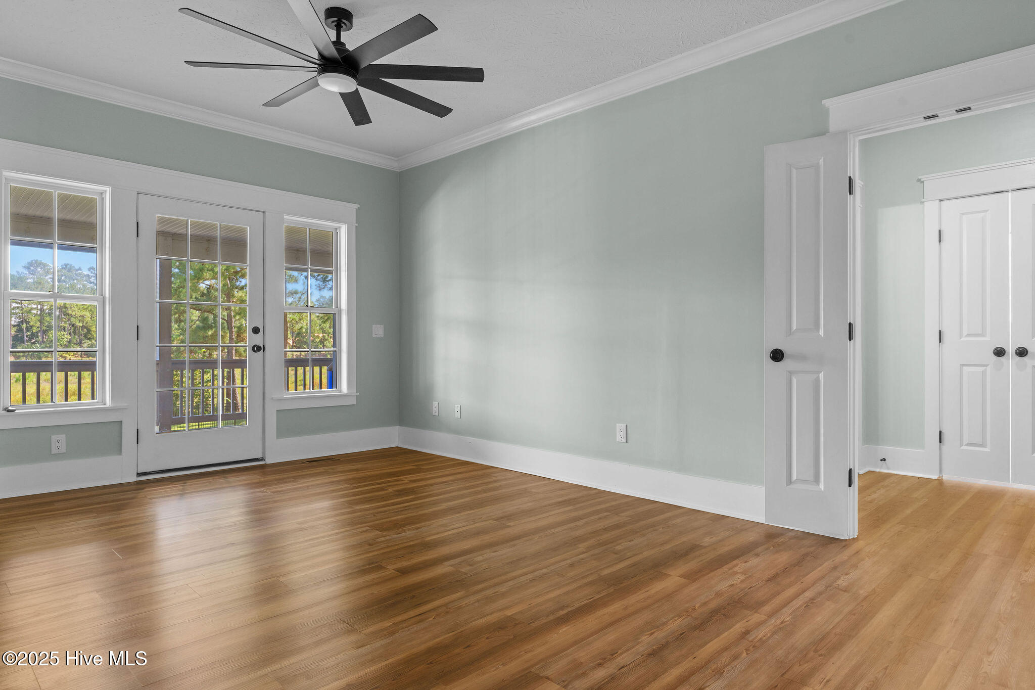 100526729 | Photo 21