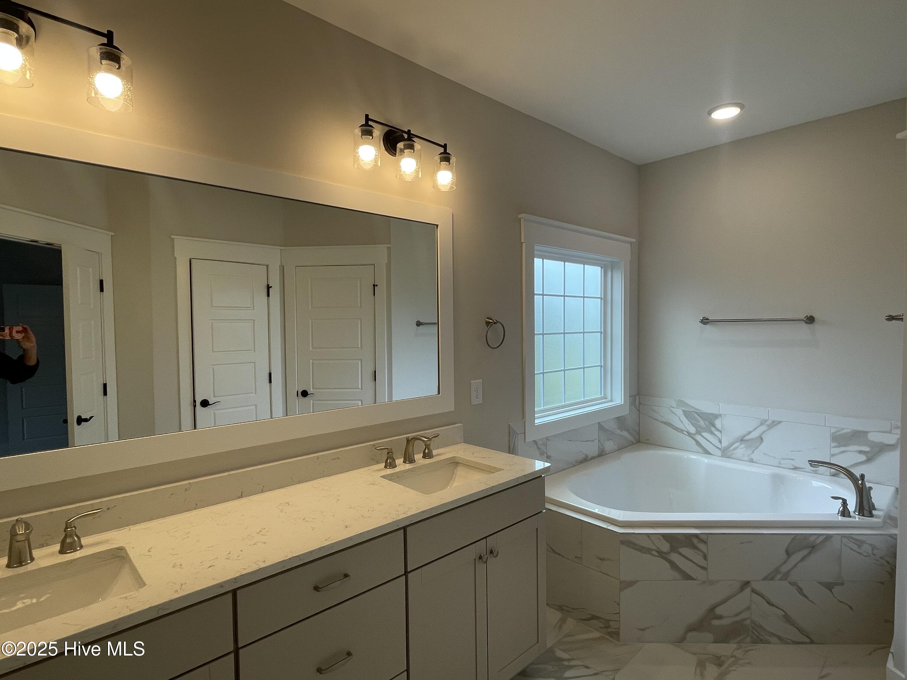 100530359 | Photo 12