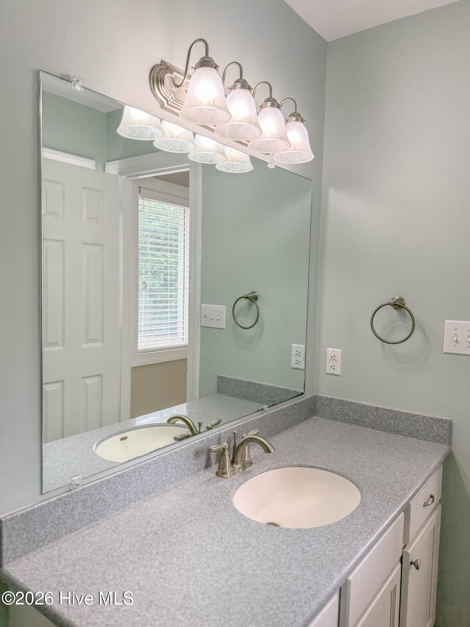 100562741 | Photo 37