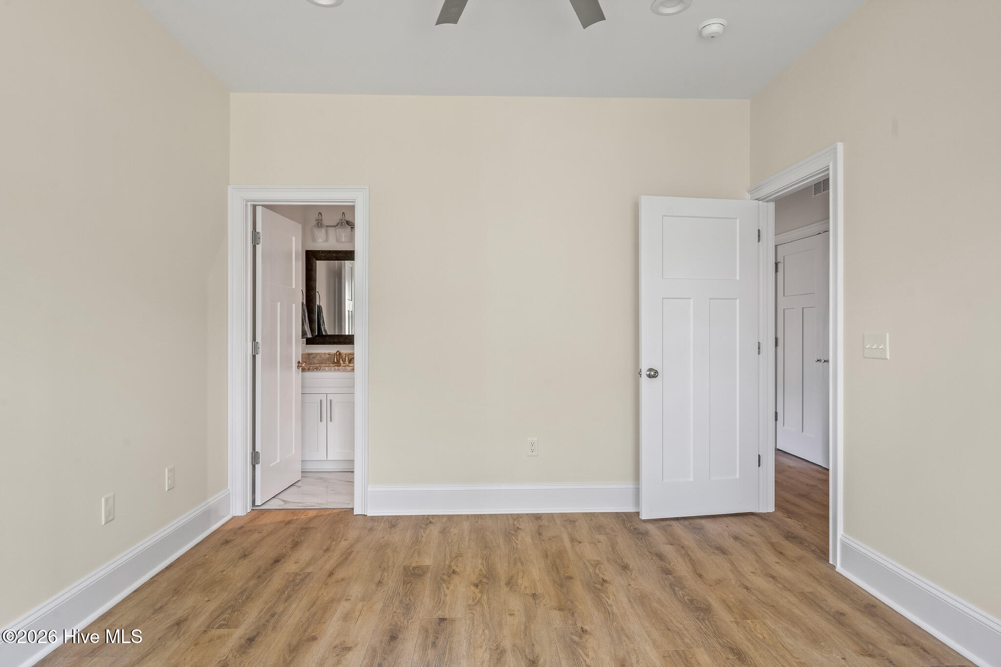 100517039 | Photo 29