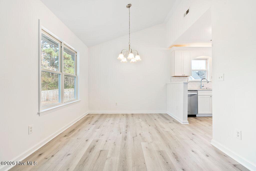 100548851 | Photo 17