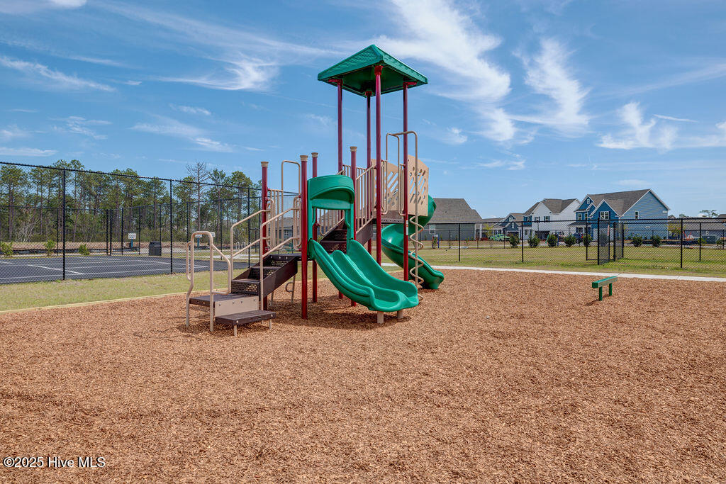 100539935 | Photo 46