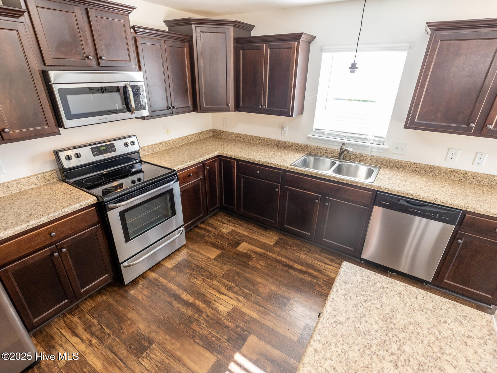 100539425 | Photo 14