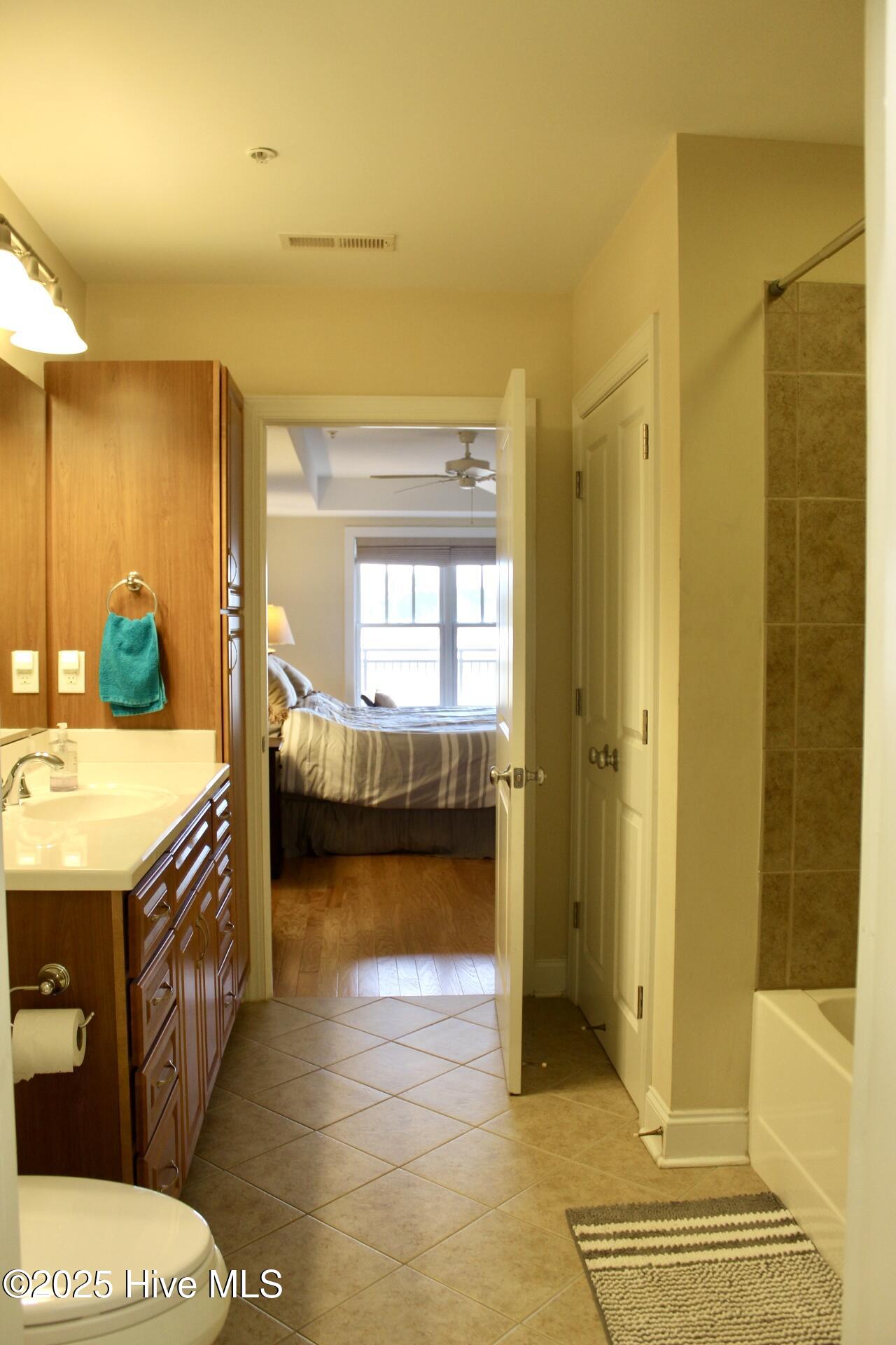 100543630 | Photo 10