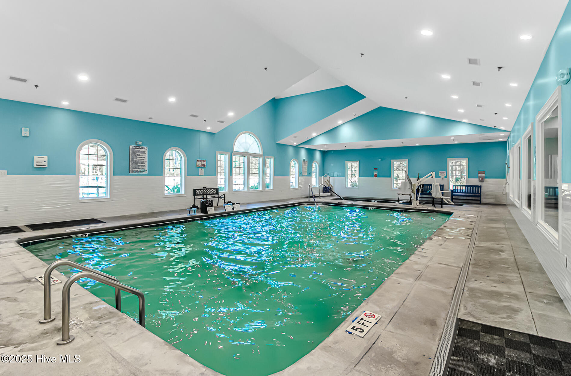 100536588 | Photo 33