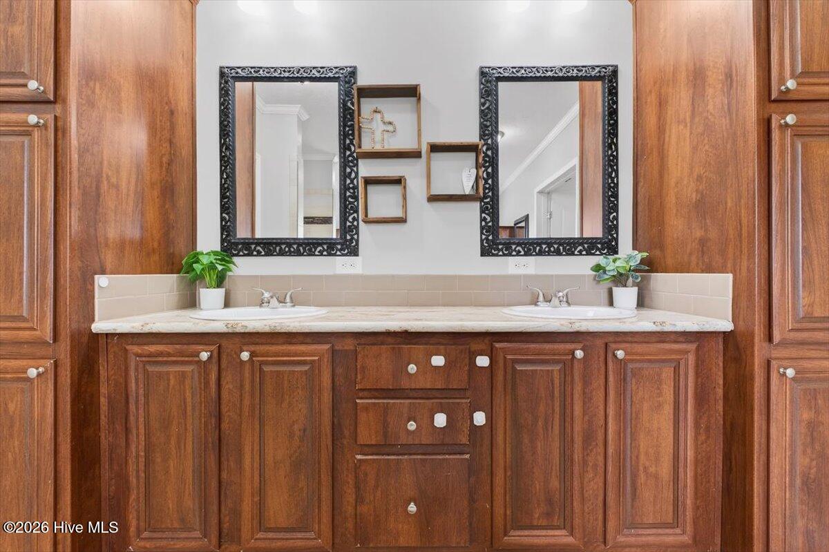 100551203 | Photo 25