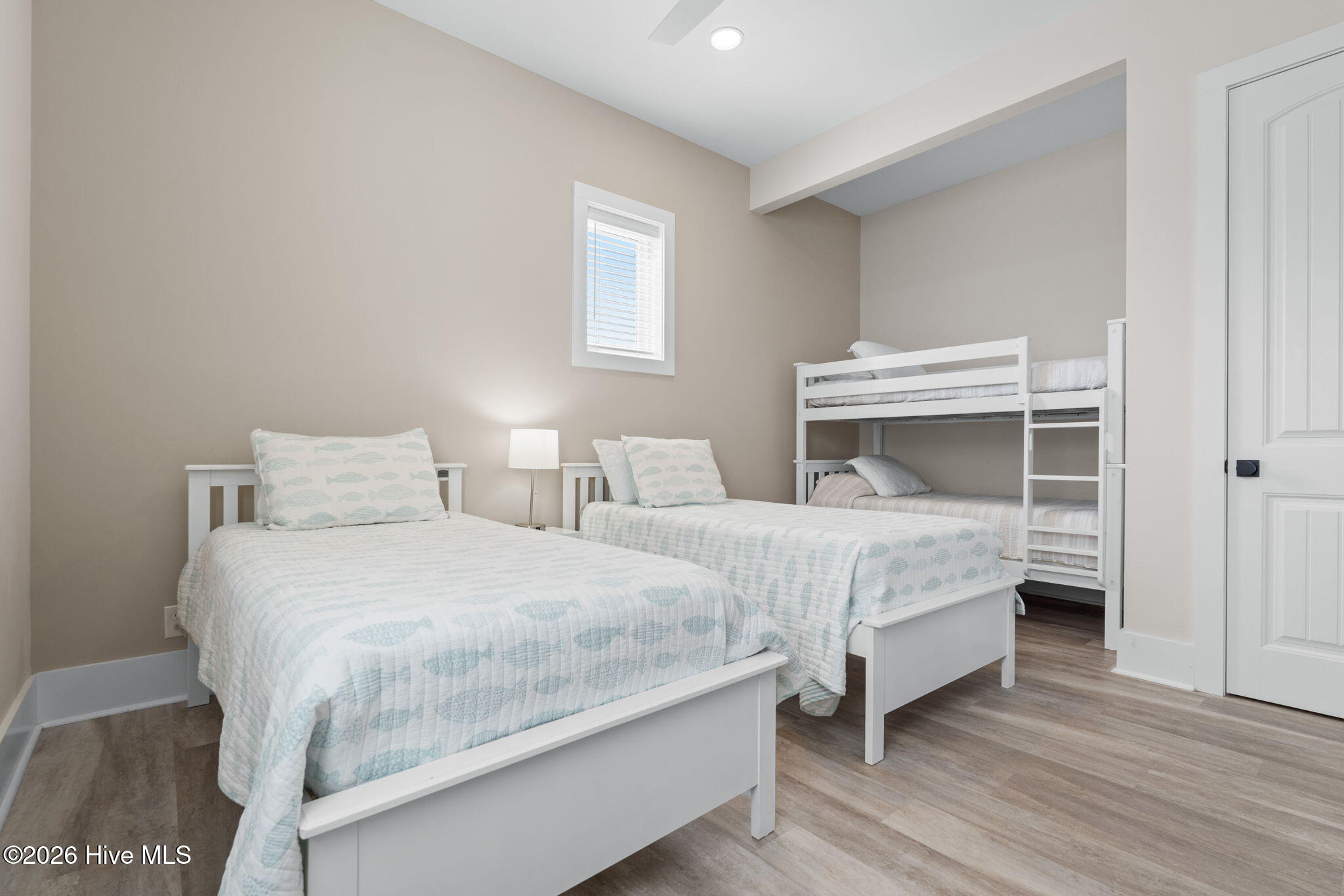 100564964 | Photo 37