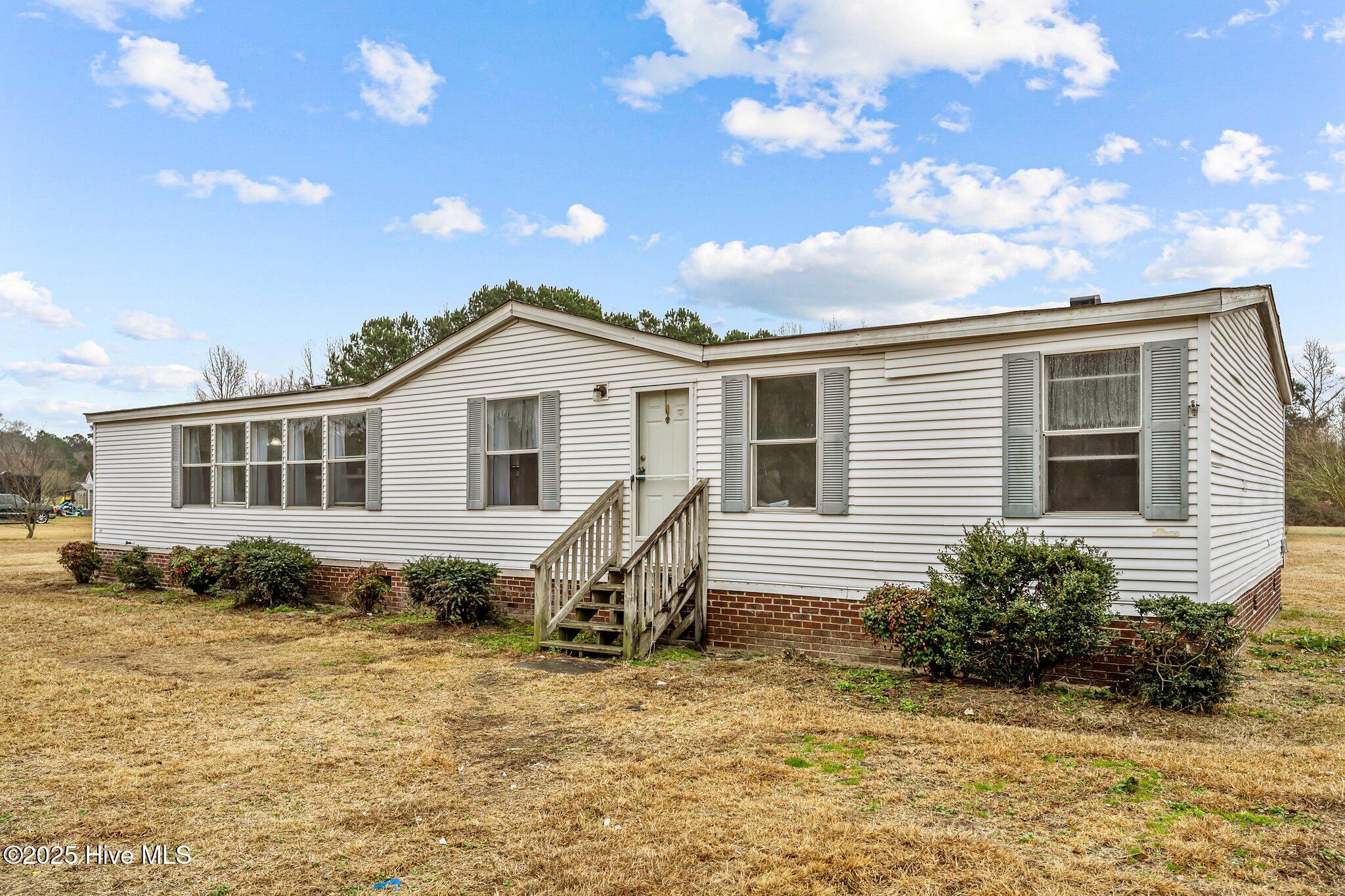 Homes for sale in Kenansville, NC | 1056 E Wards Bridge Rd, Kenansville, NC 28349 | MLS# 100484421