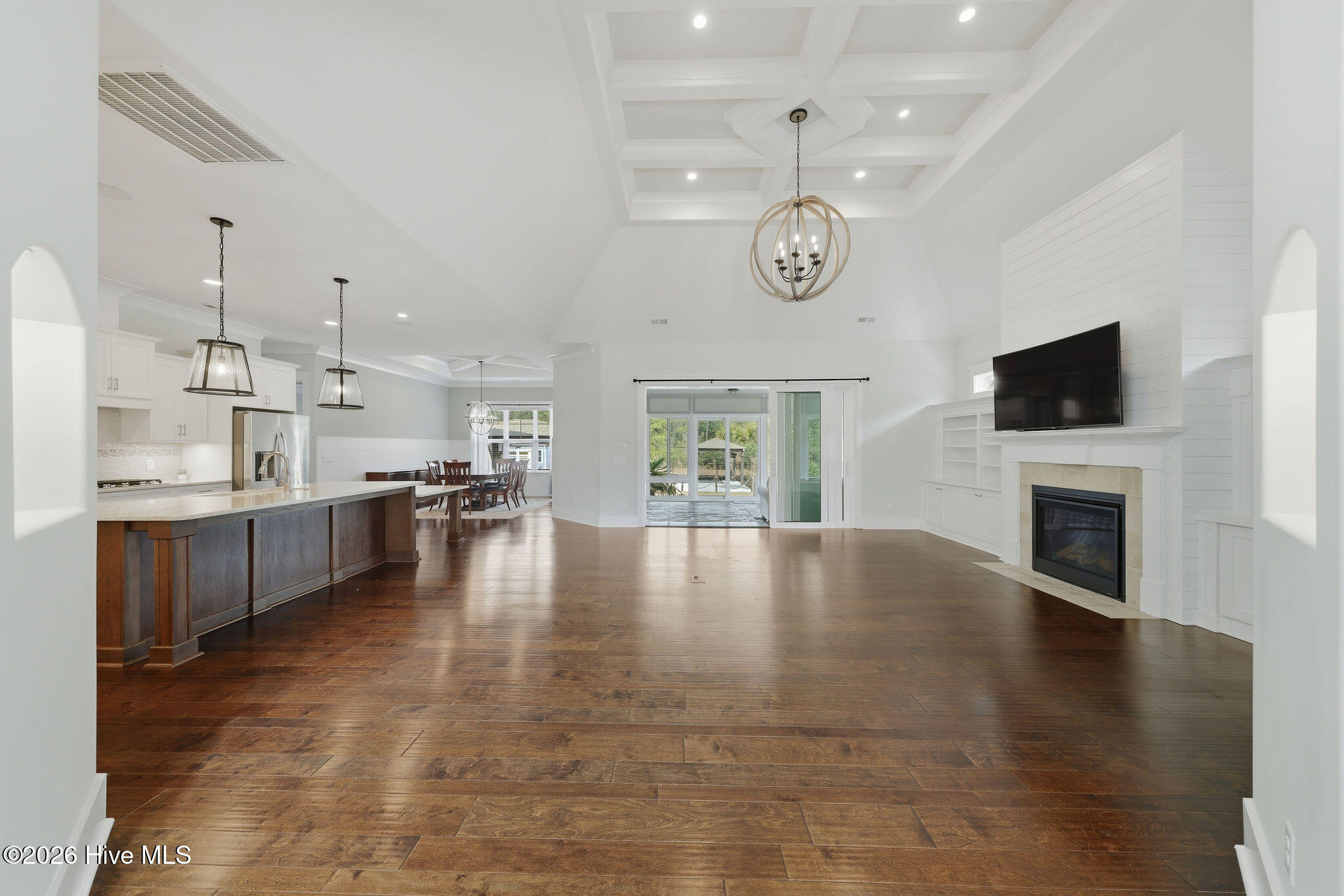 100562967 | Photo 17