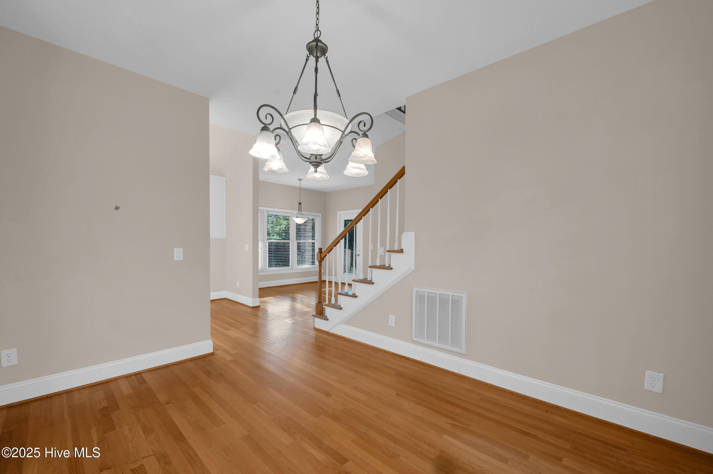 100542243 | Photo 16