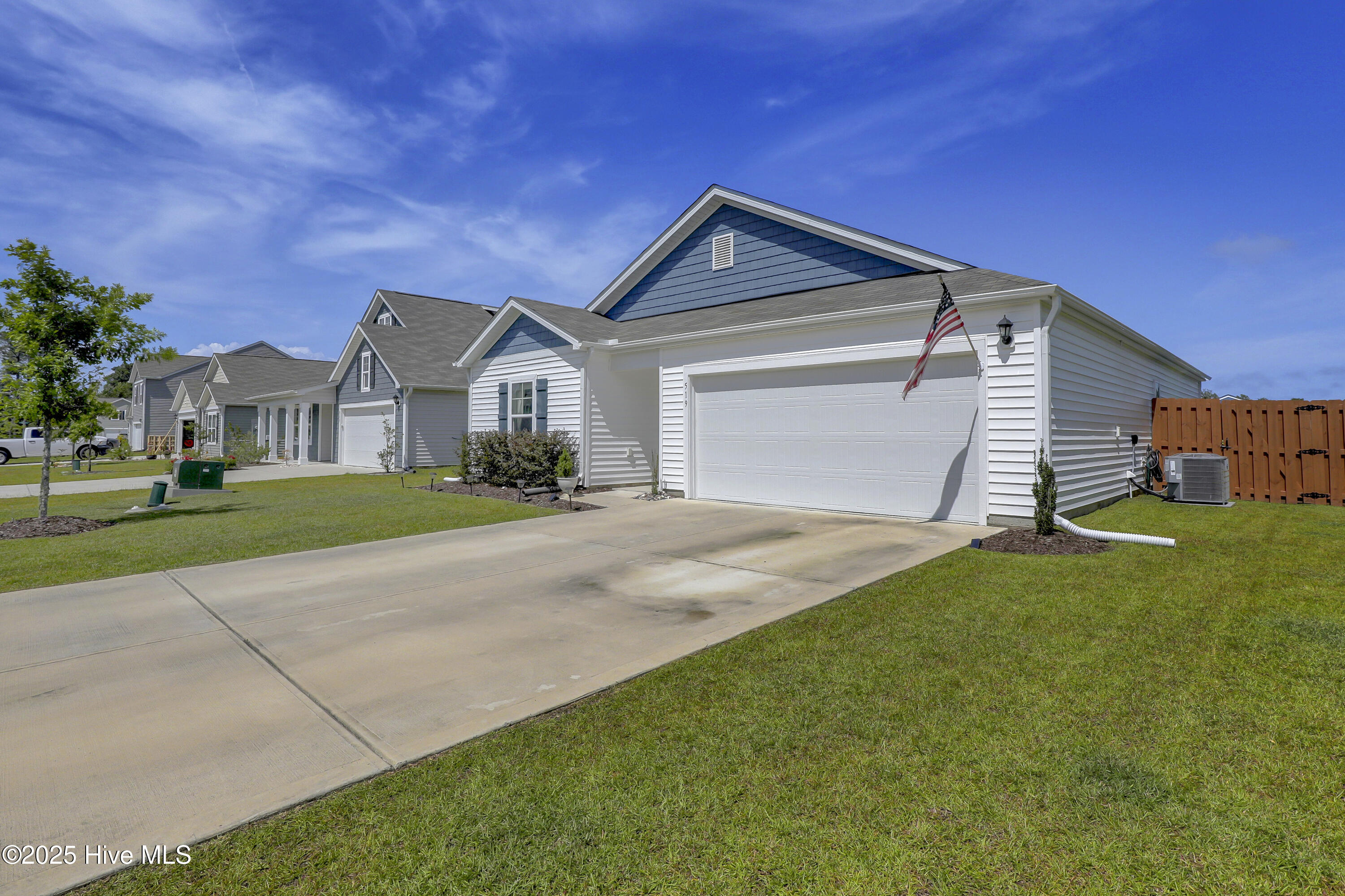 519 Birdsong Drive, Holly Ridge, NC 28445 – photo 3: 519 Birdsong Drive