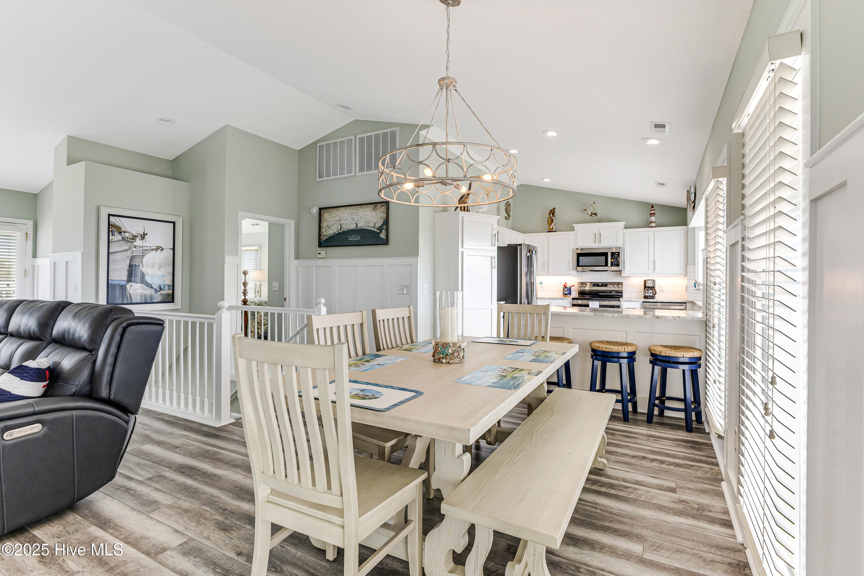 100530273 | Photo 15