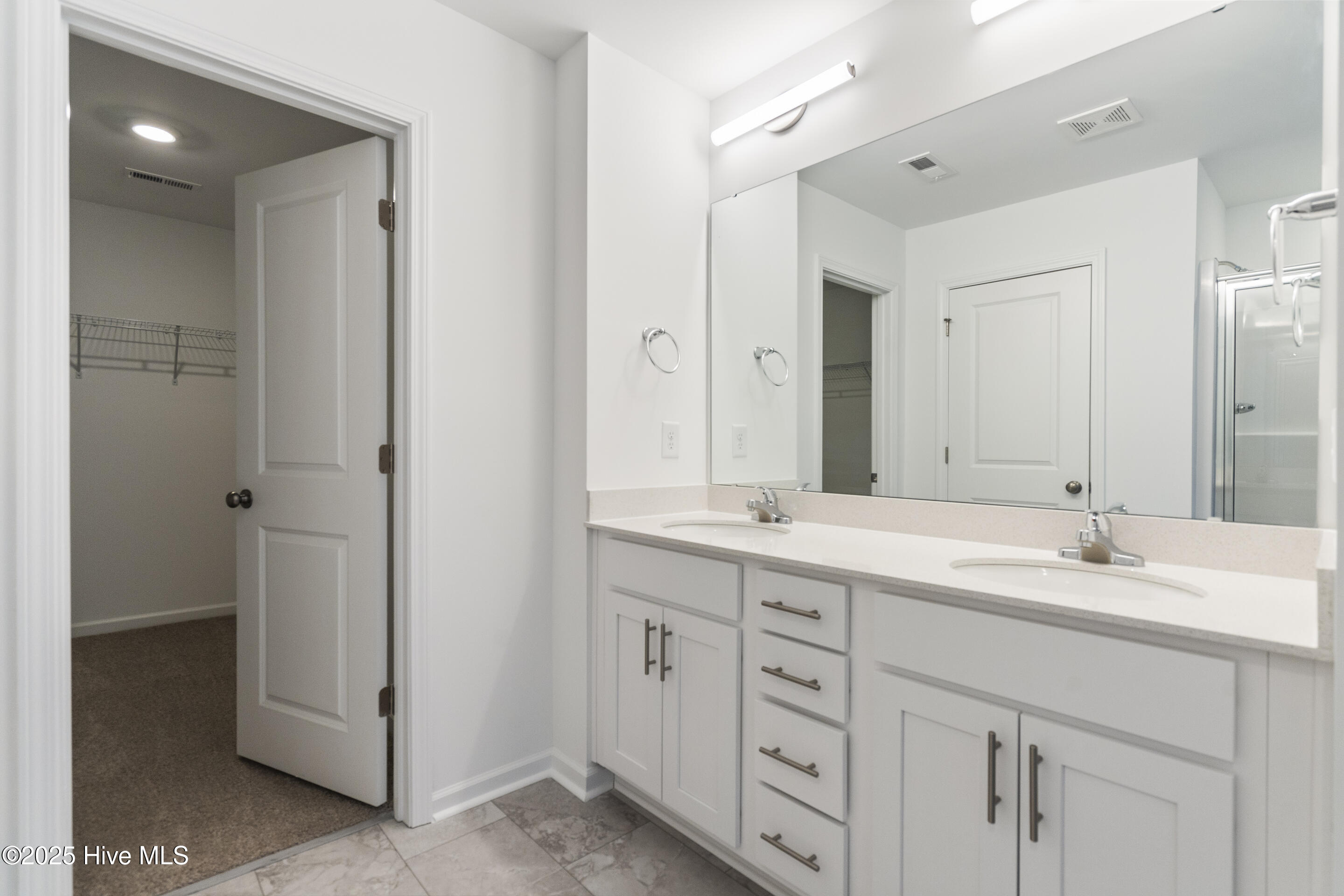 100486193 | Photo 28