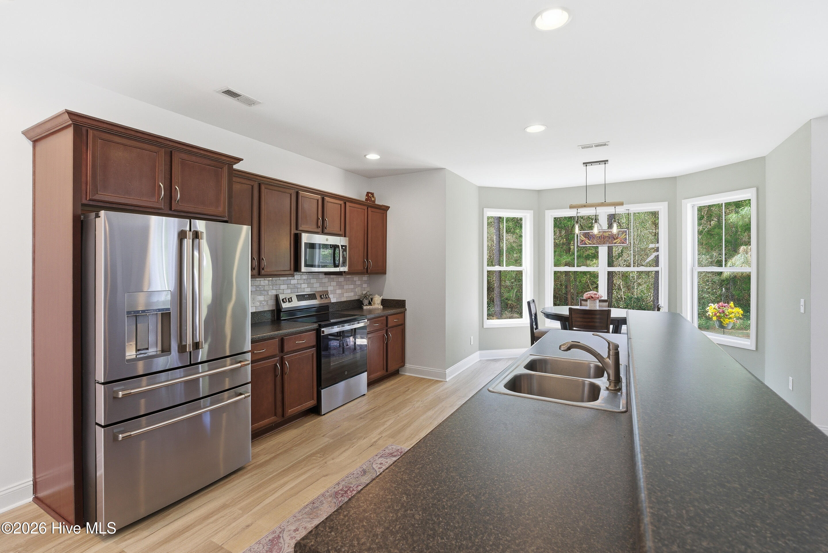 100563576 | Photo 15