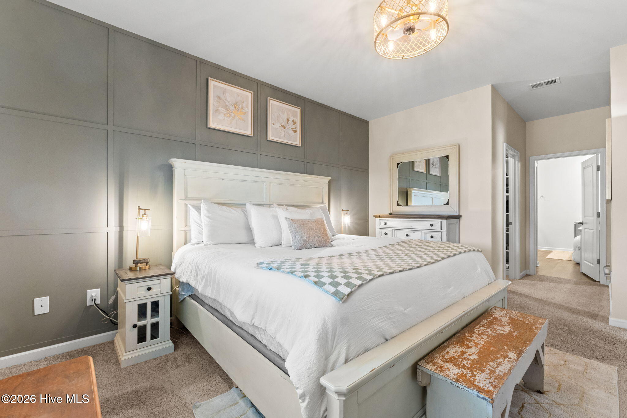 100568064 | Photo 20