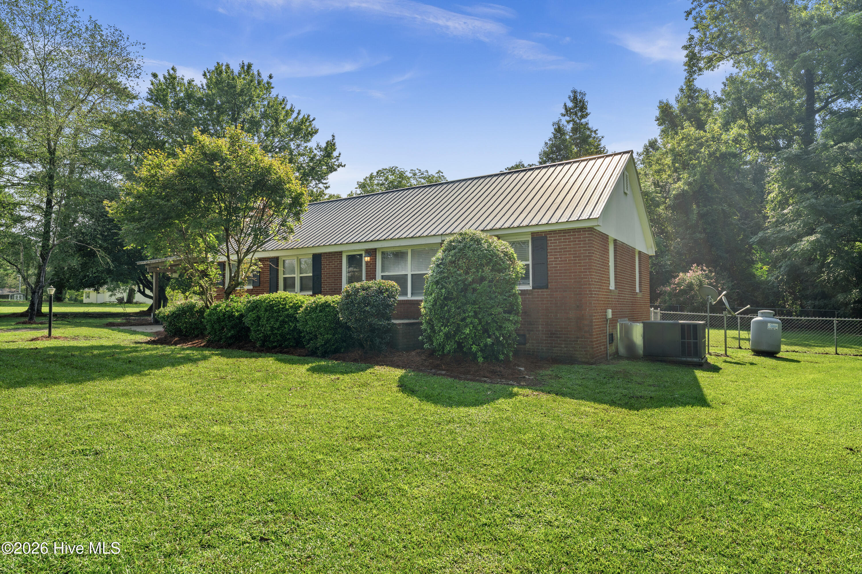 Exterior photo of 3001 S Nc 11 Highway, Teachey, NC 28464. MLS: 100598147