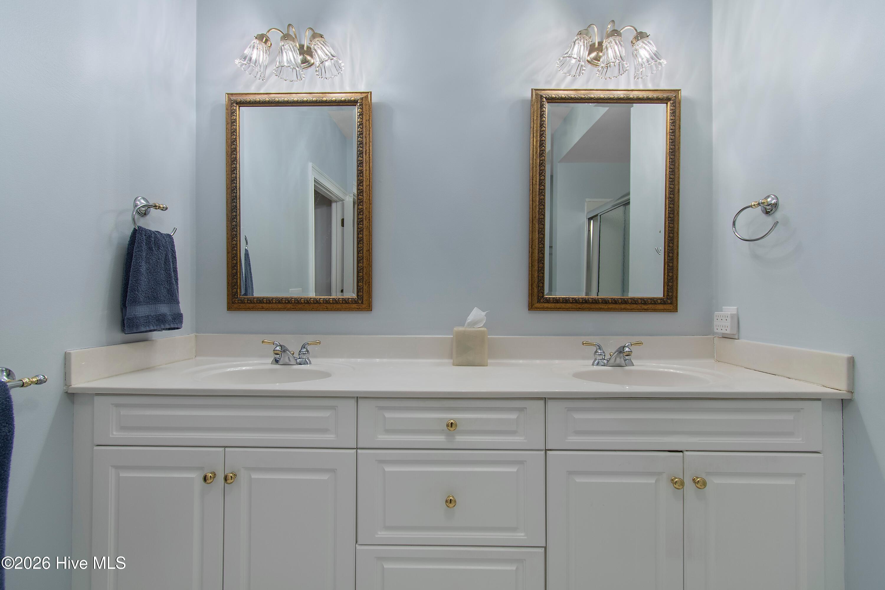 100557471 | Photo 37