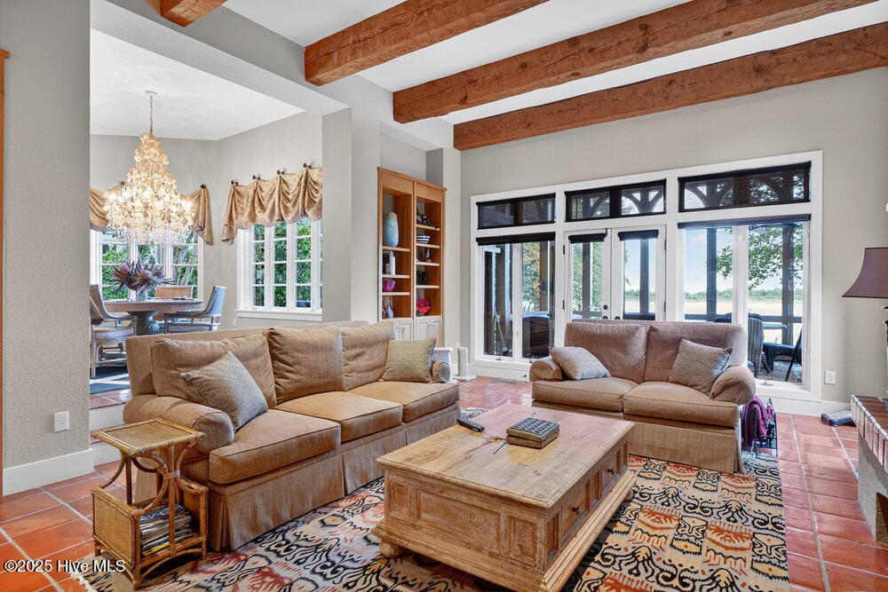 100544850 | Photo 35