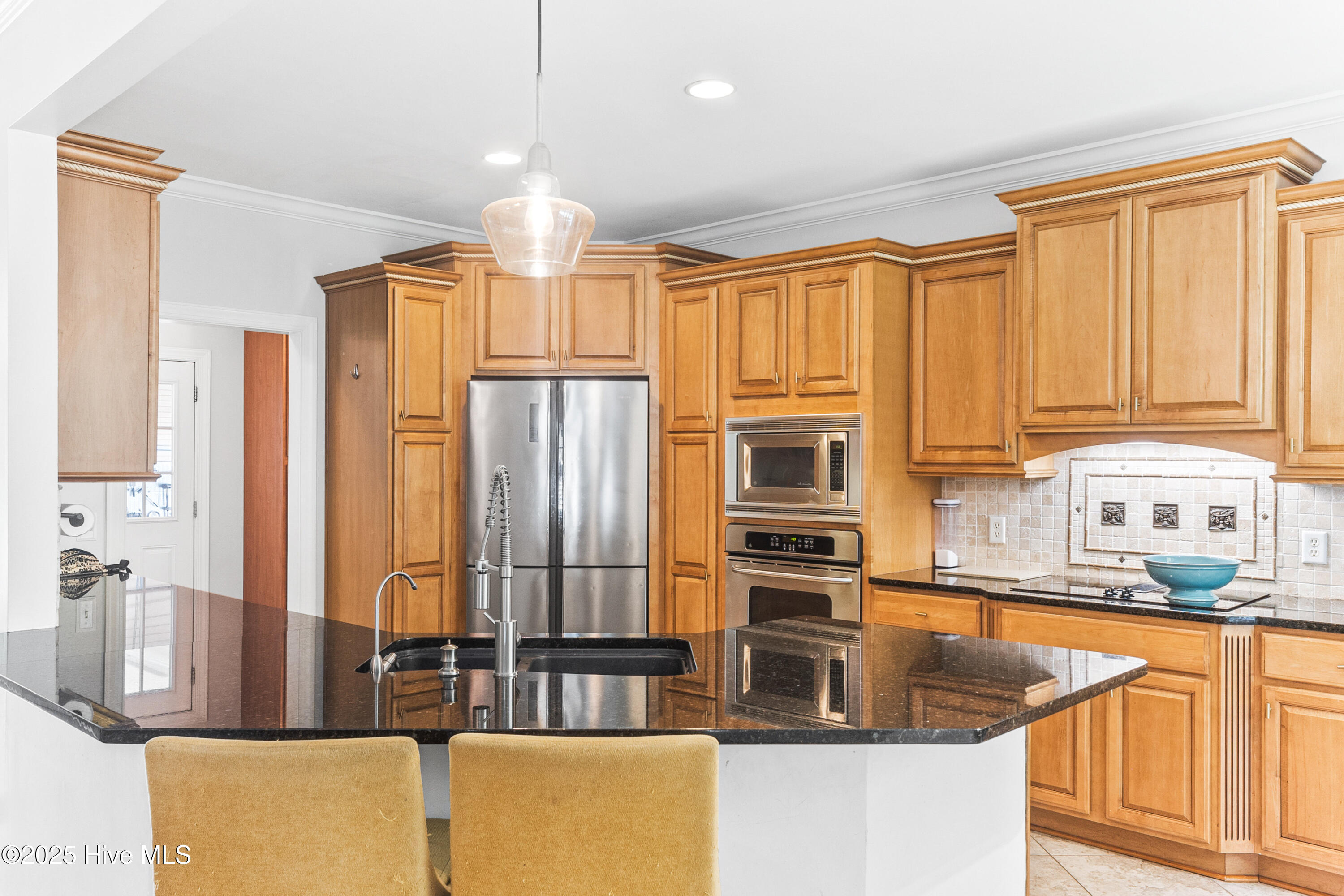 100520720 | Photo 12