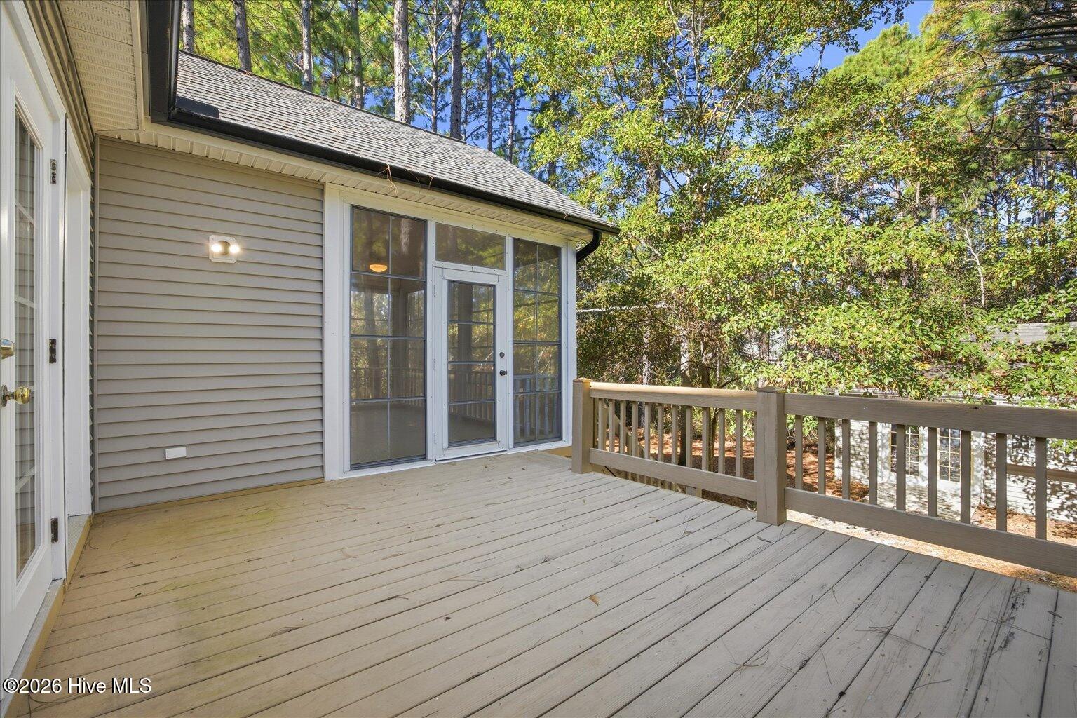 100548784 | Photo 36