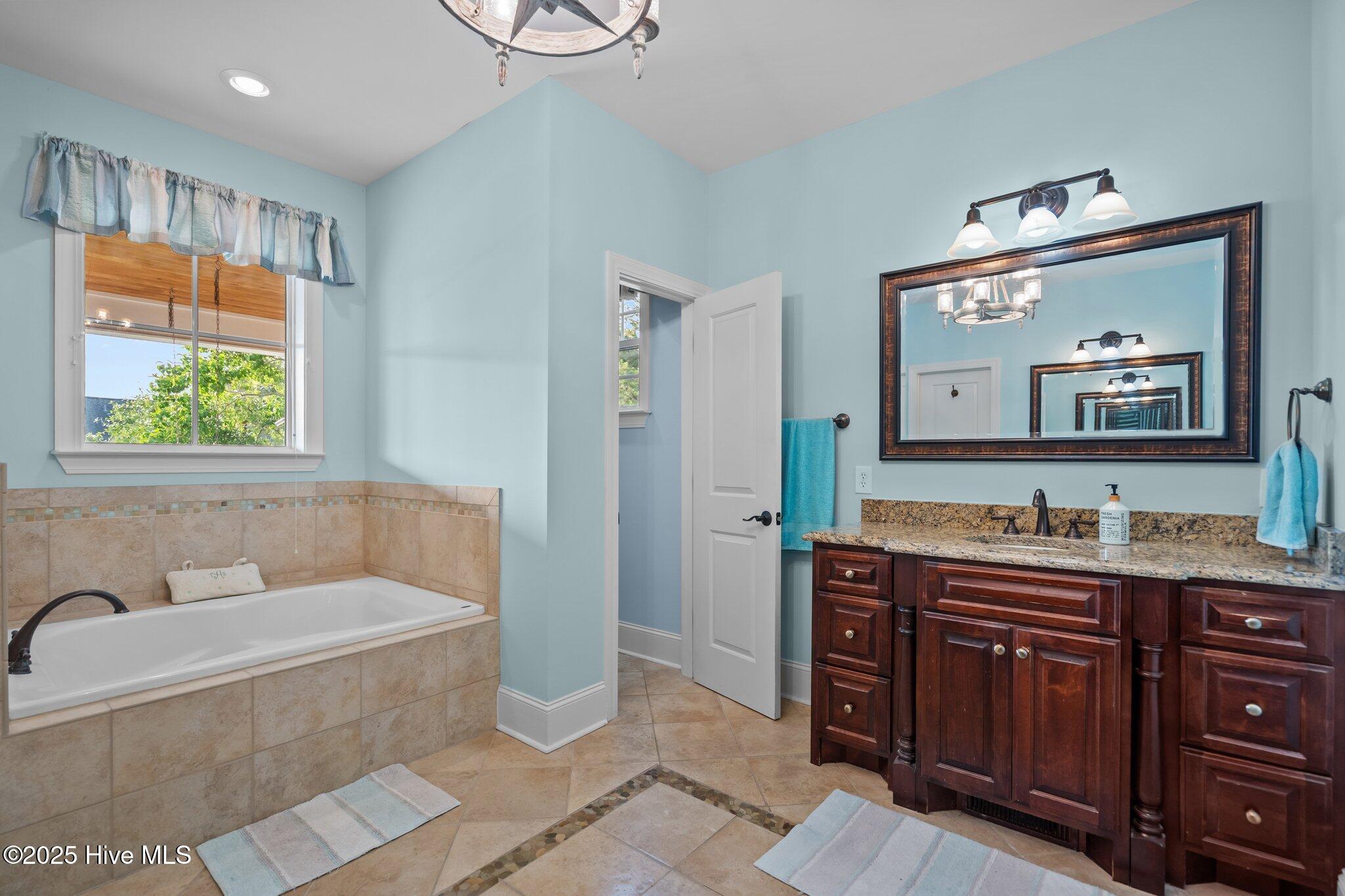 100513091 | Photo 36