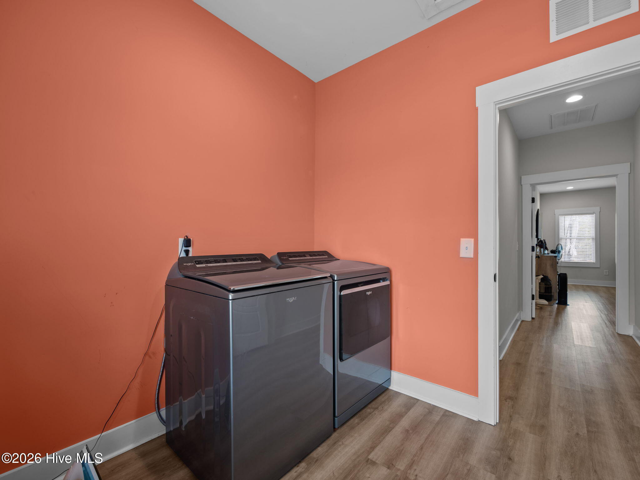 100556866 | Photo 19