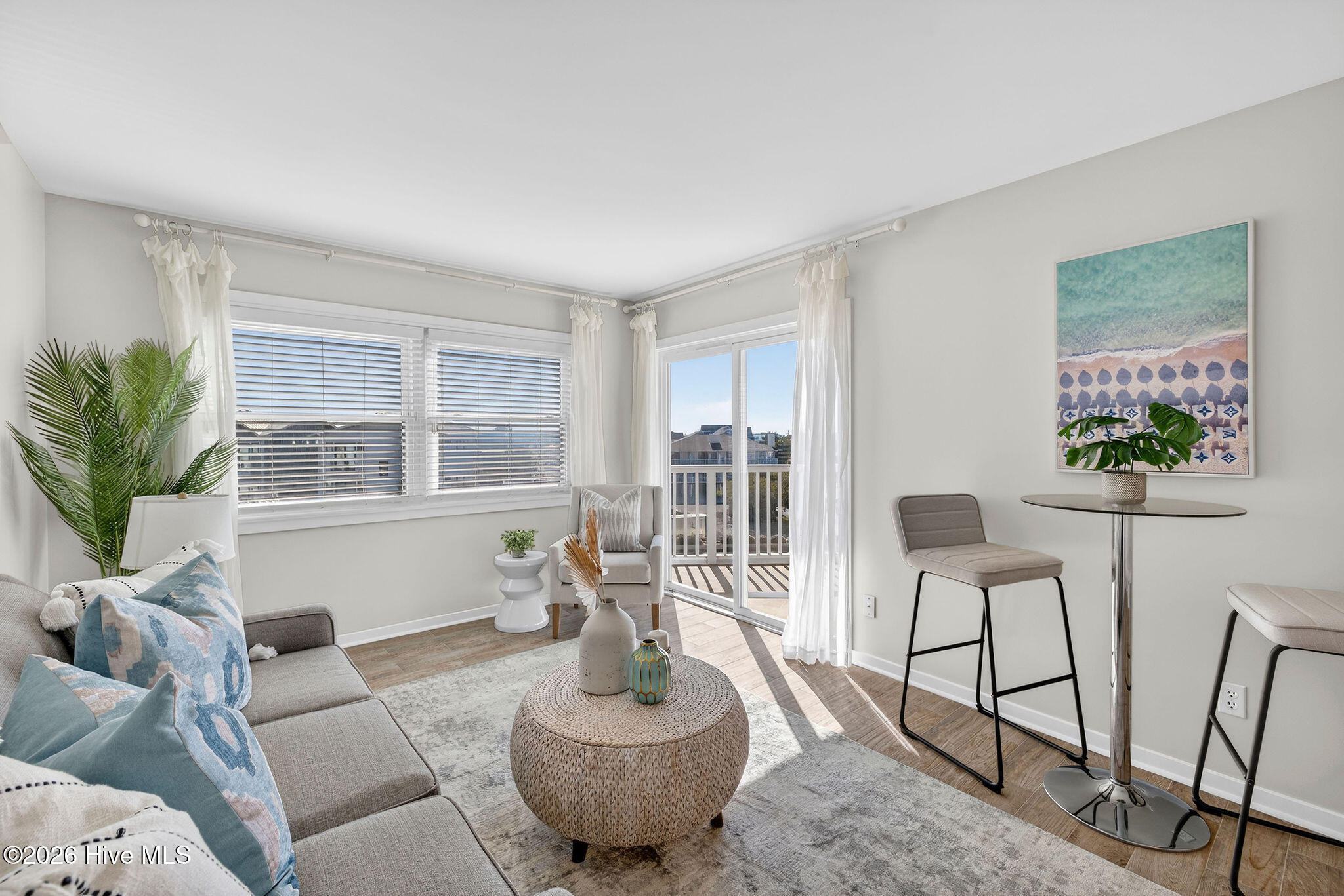 100554863 | Photo 12