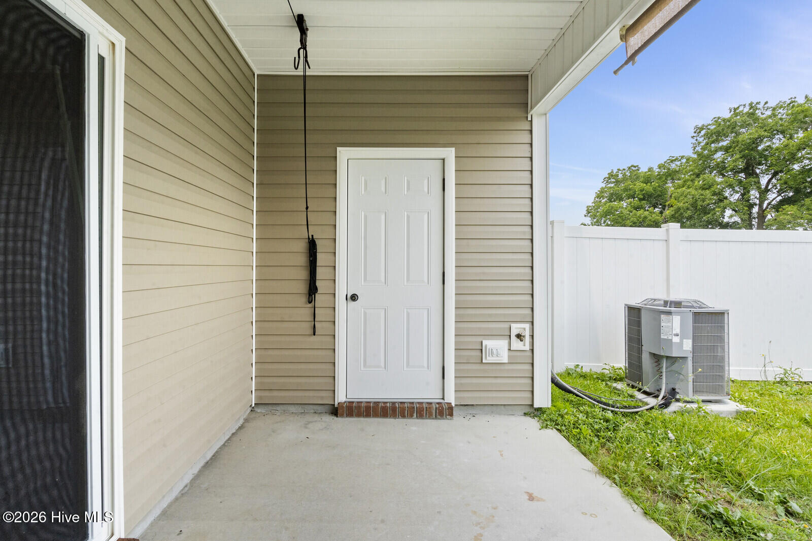 100562999 | Photo 15