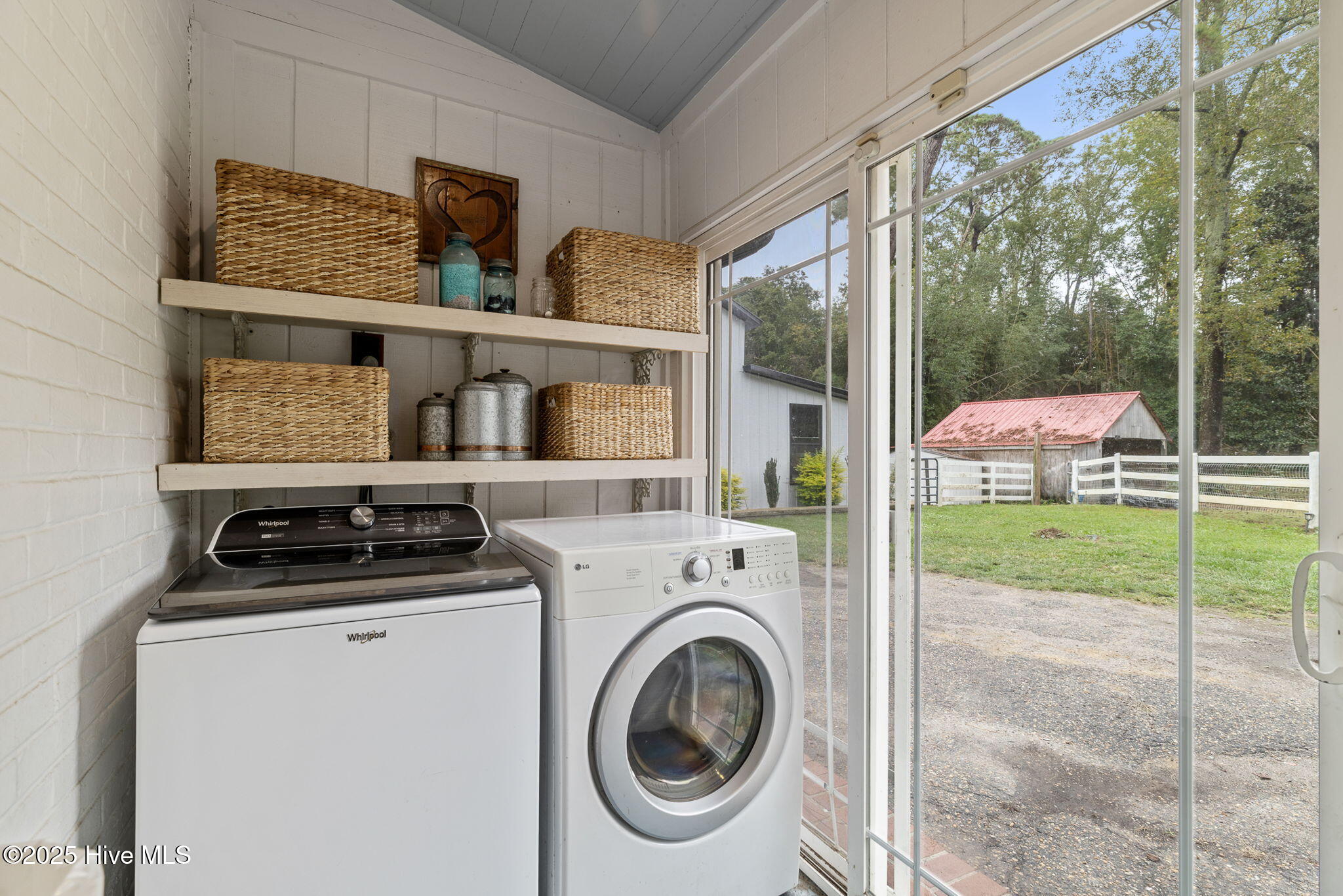 100533679 | Photo 53