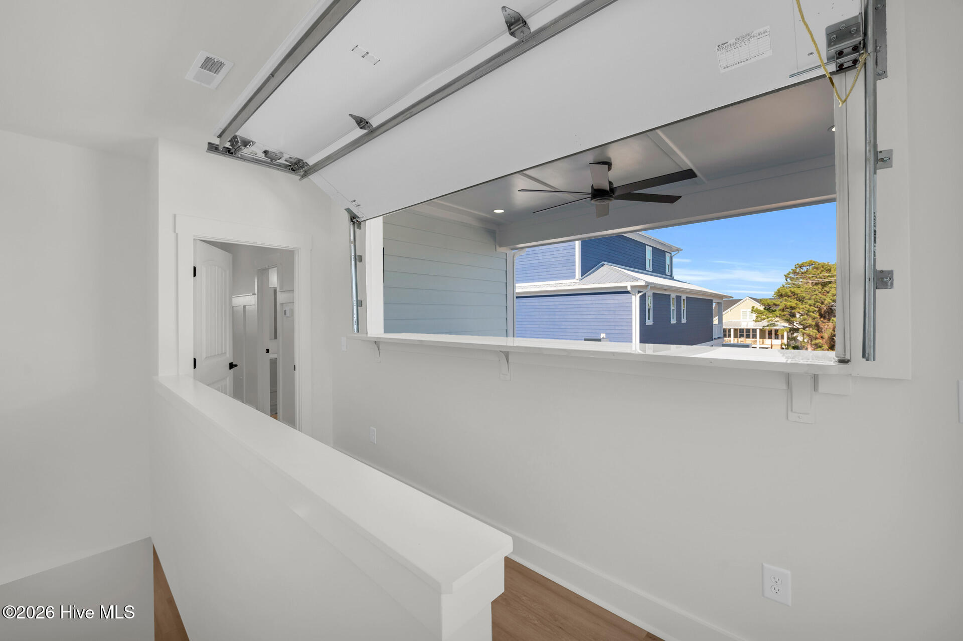 100547722 | Photo 30