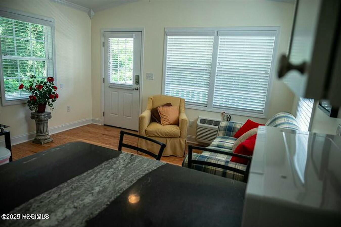 100490306 | Photo 31