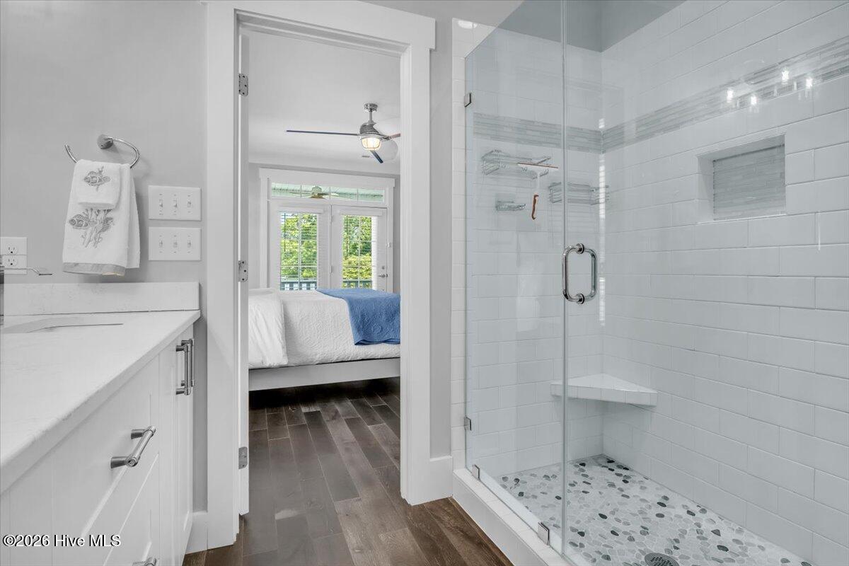 100569217 | Photo 33