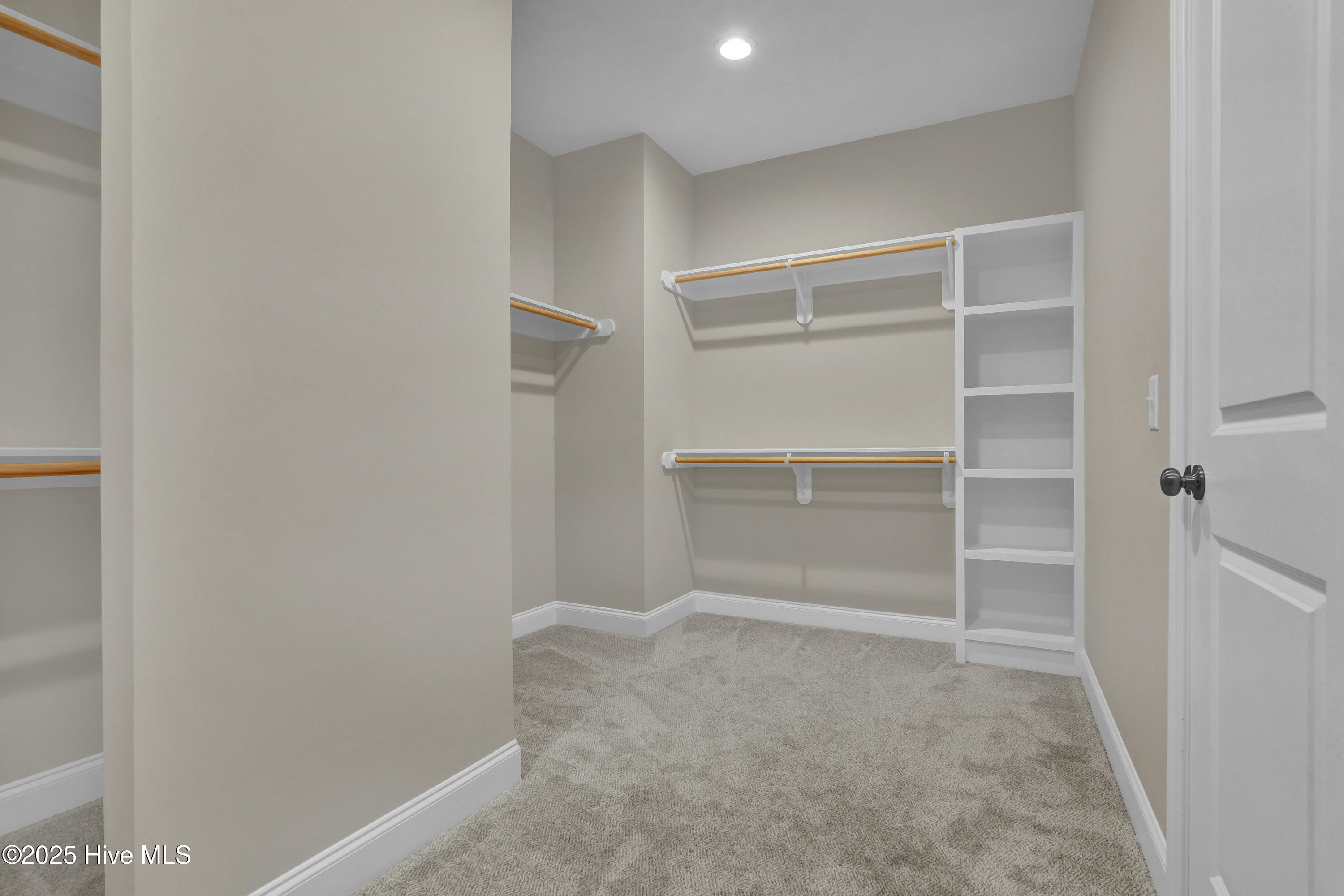 100545755 | Photo 39