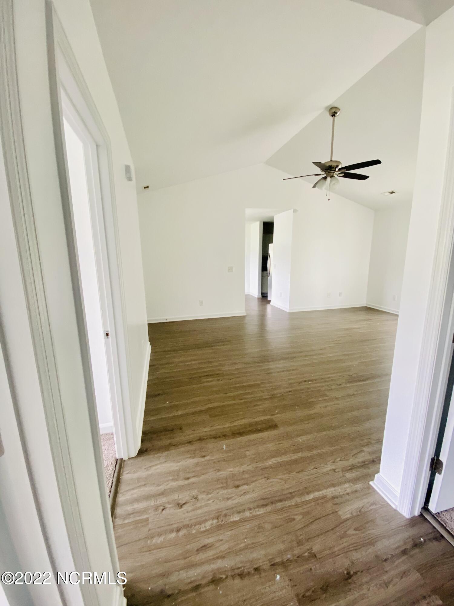 100566873 | Photo 11