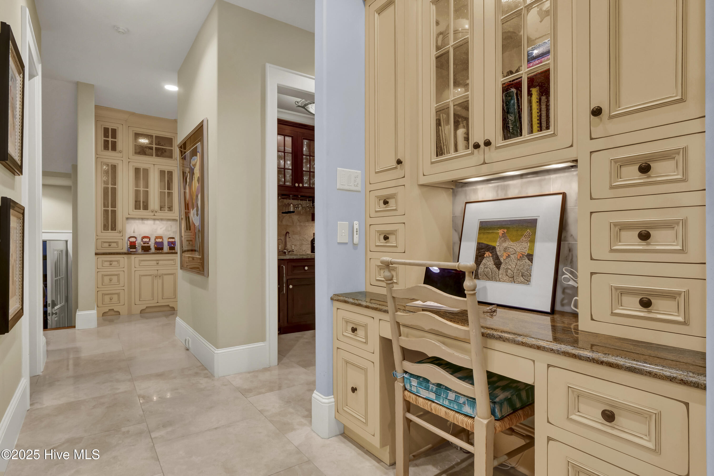 100504113 | Photo 19