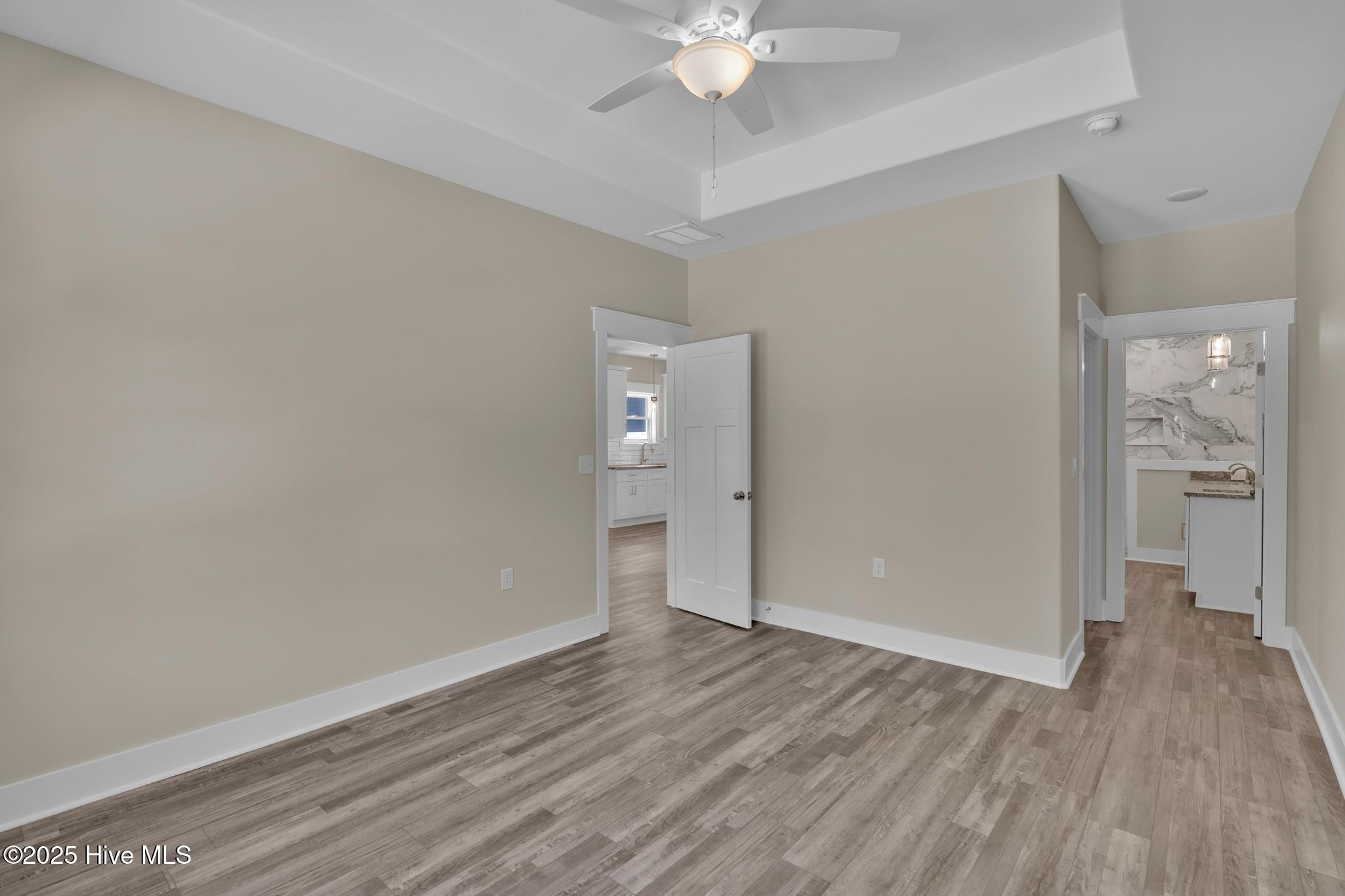 100527490 | Photo 18