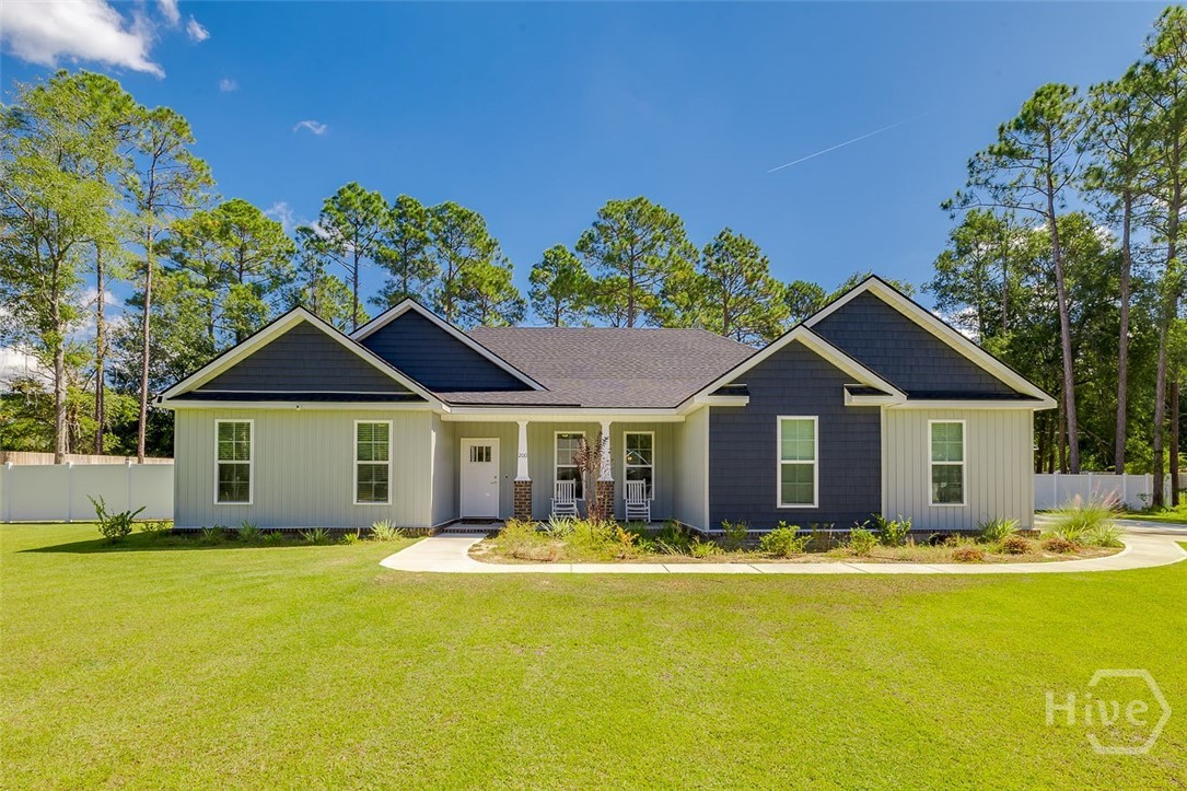 Homes for sale in Jesup, GA | 200 W Melody Dr, Jesup, GA 31545 | MLS# SA339888