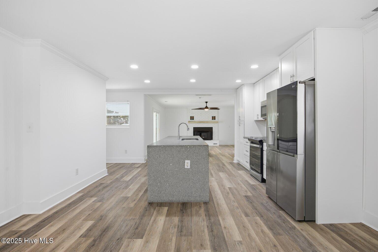 100543784 | Photo 14