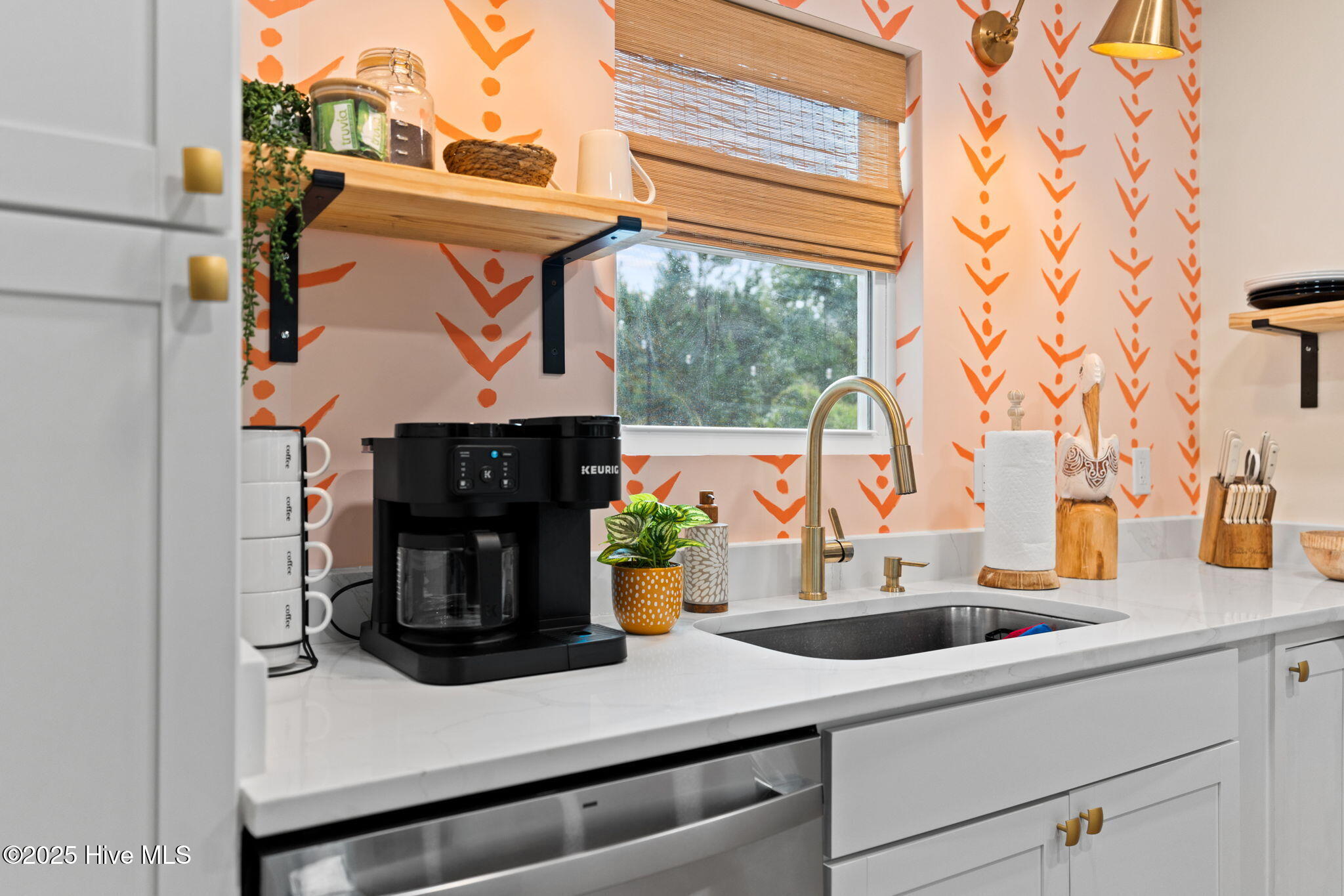 100537290 | Photo 13