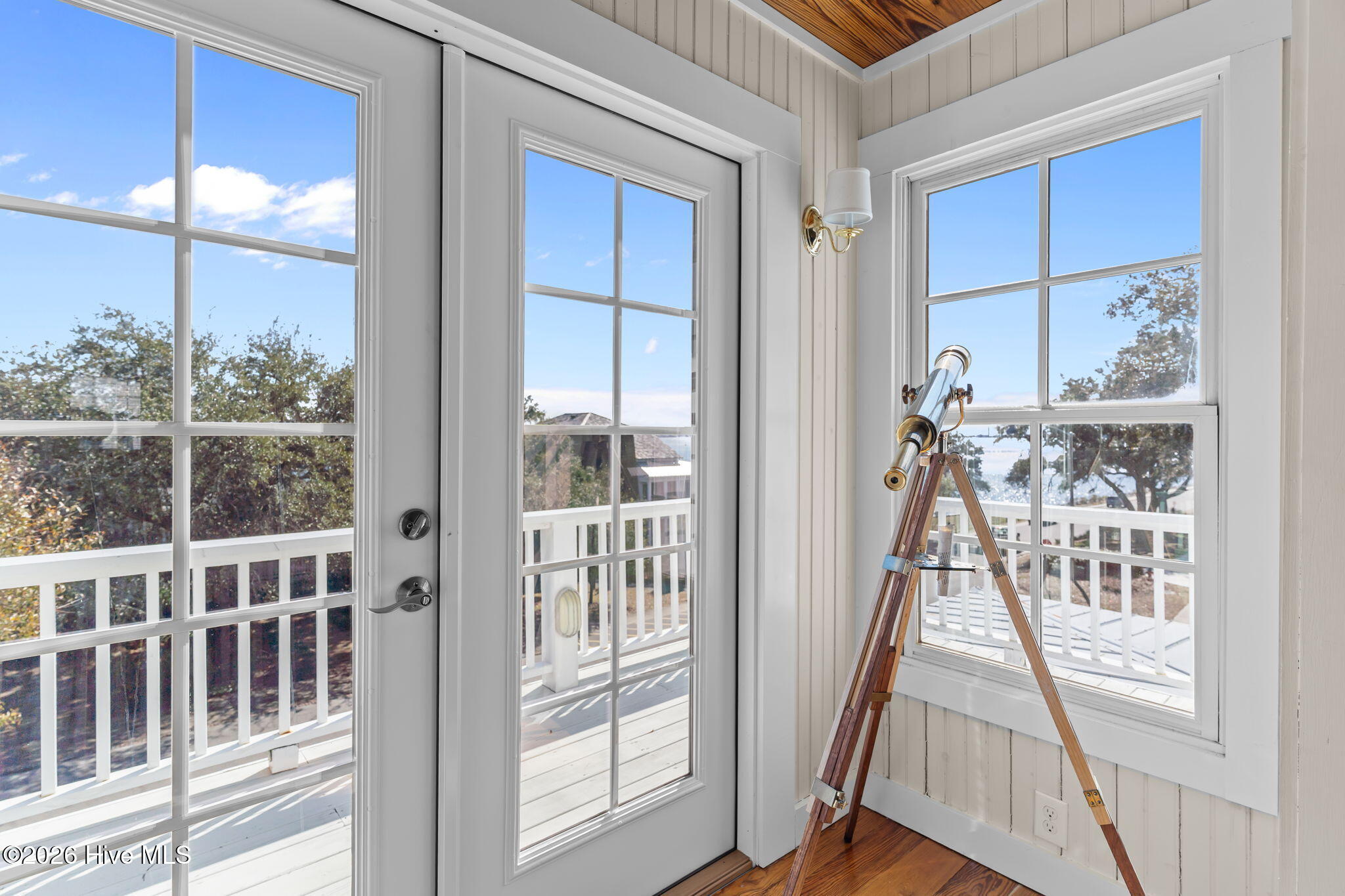 100562122 | Photo 40