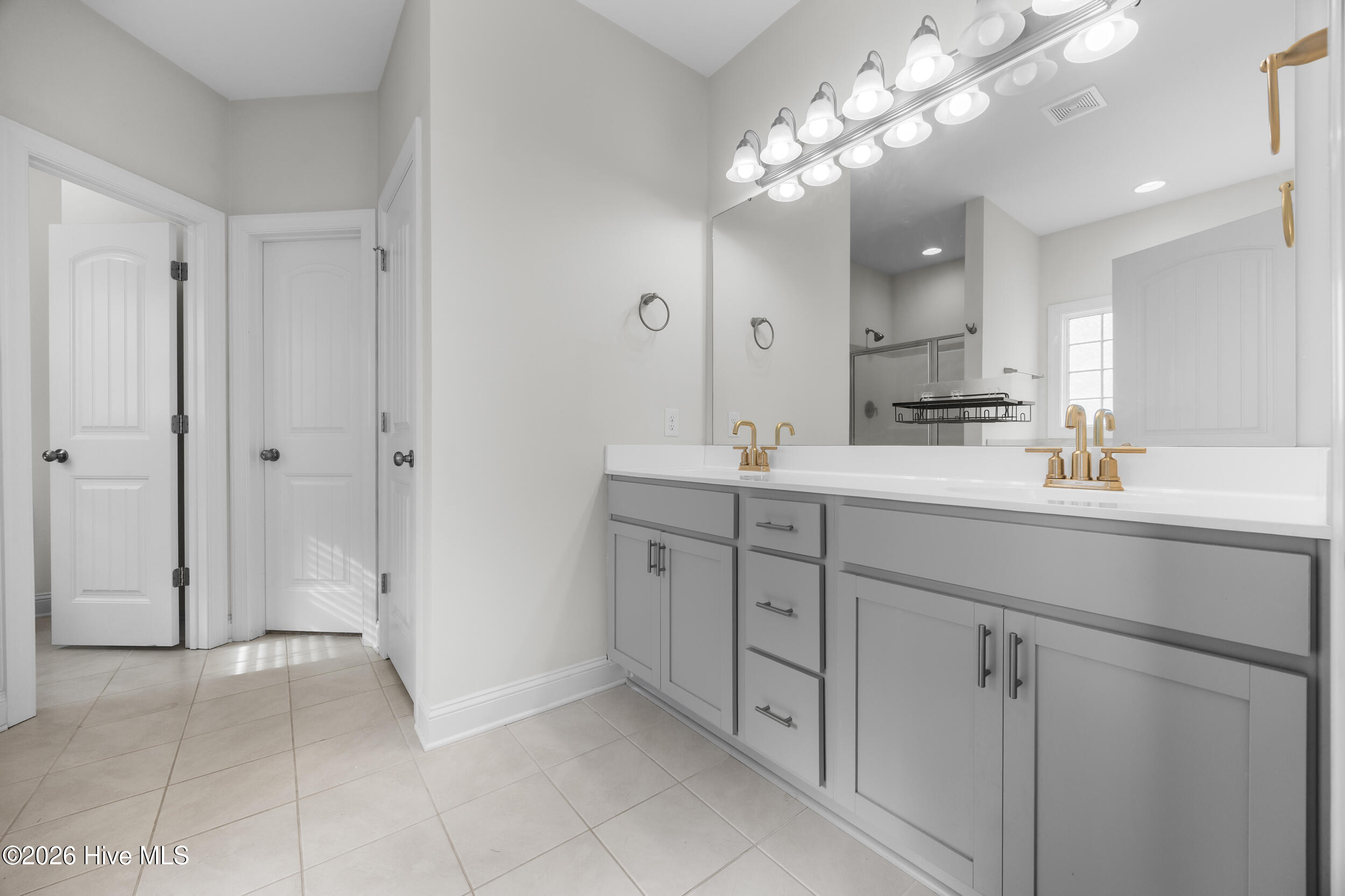 100559002 | Photo 13