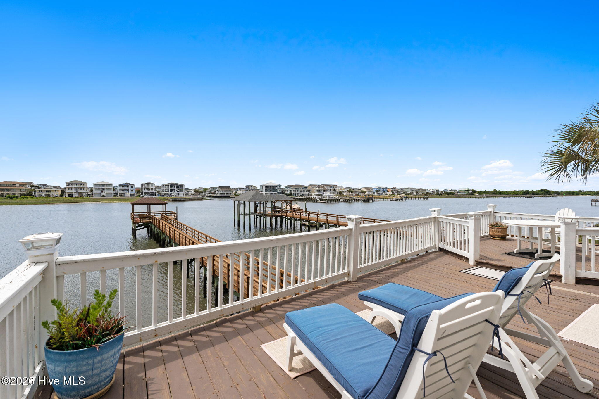 100570592 | Photo 42