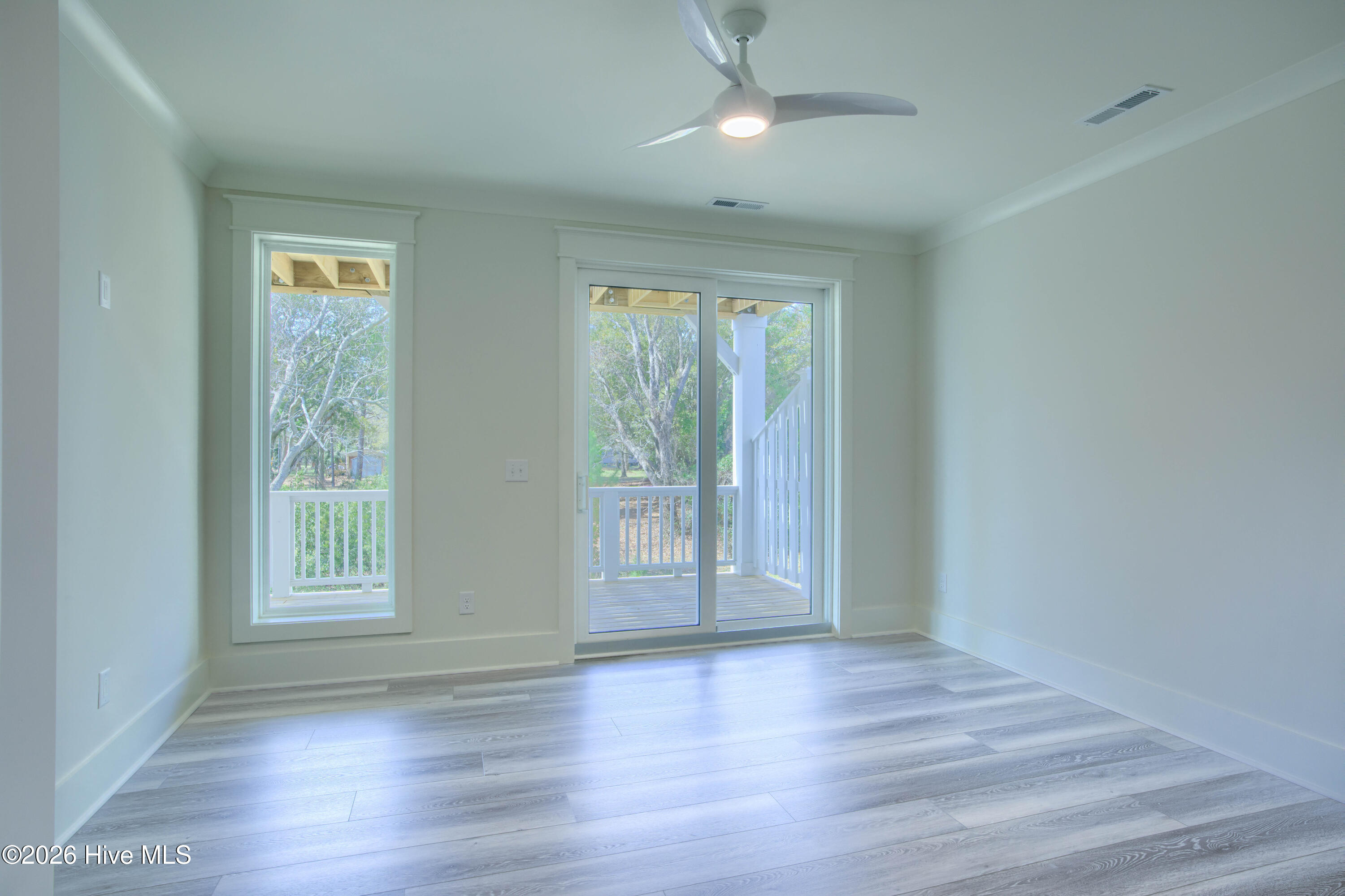 100559746 | Photo 14