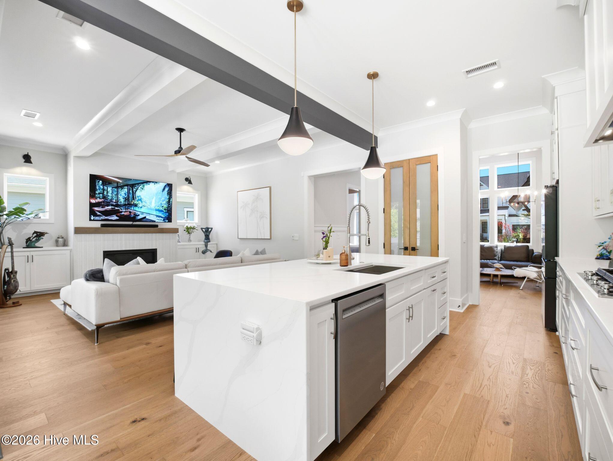 100569019 | Photo 22