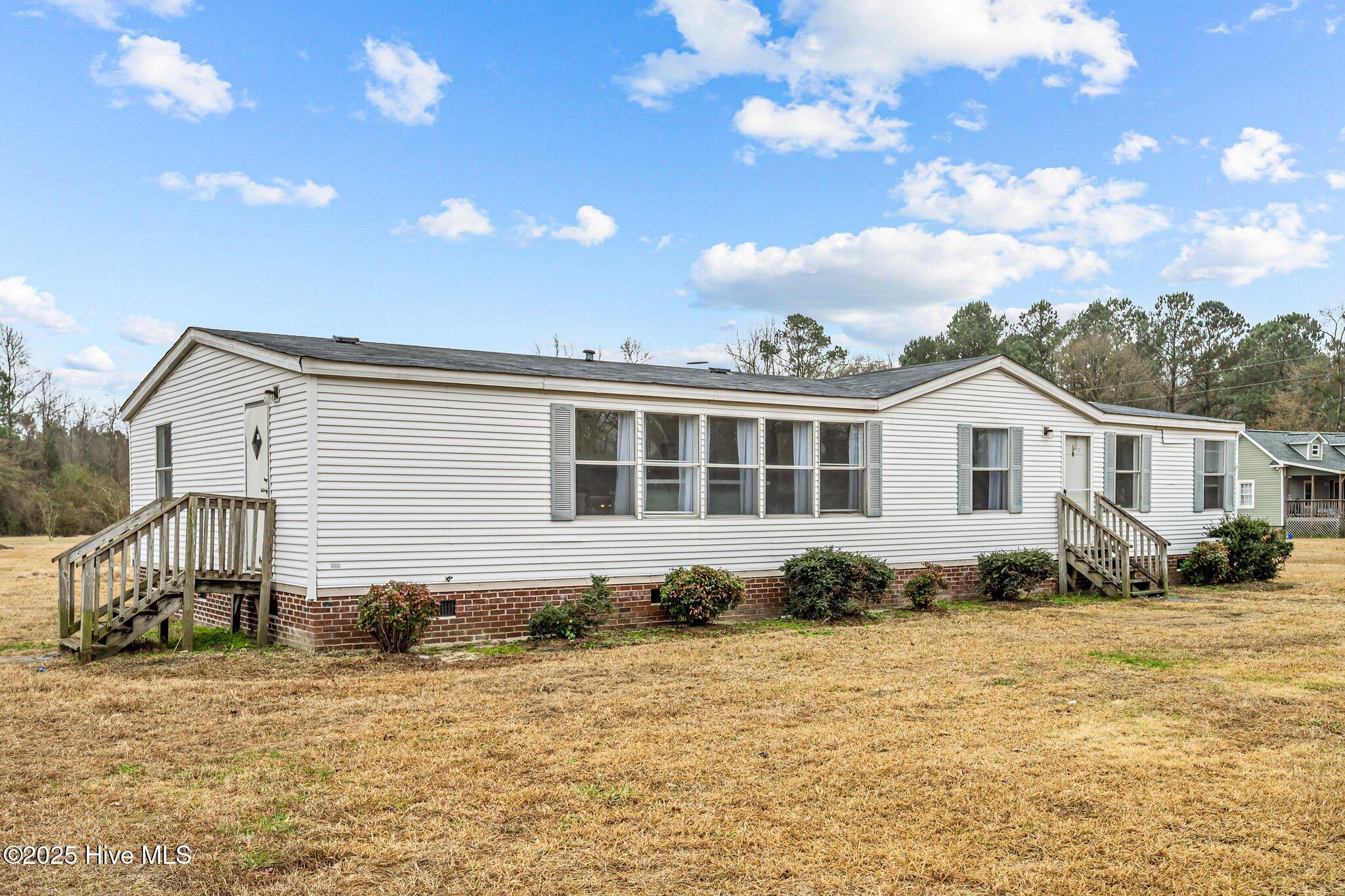 Homes for sale in Kenansville, NC | 1056 E Wards Bridge Rd, Kenansville, NC 28349 | MLS# 100484421