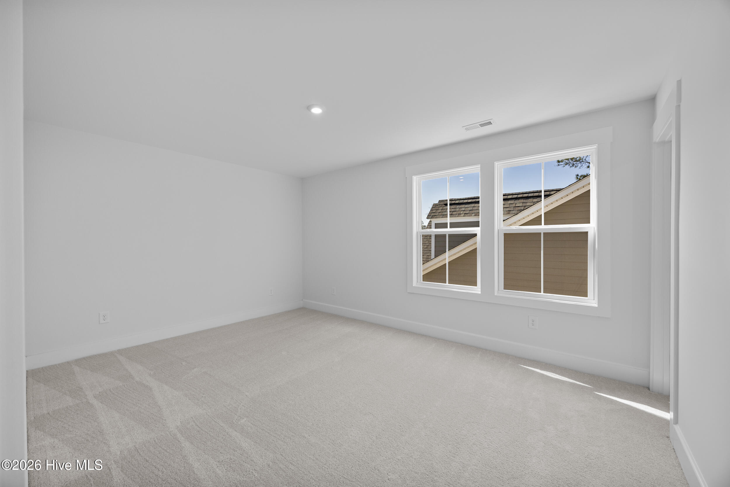 100560726 | Photo 40