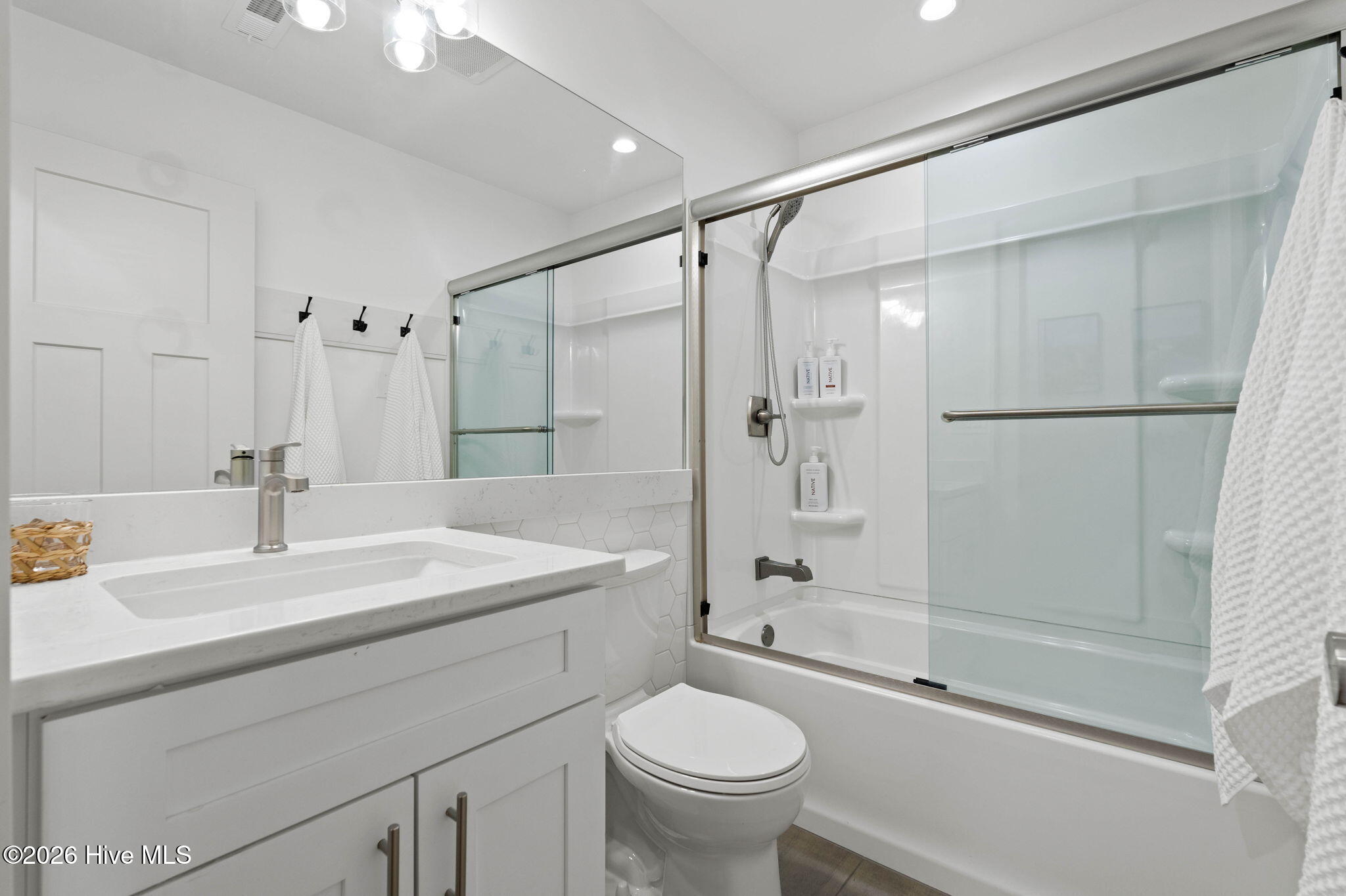 100565975 | Photo 21