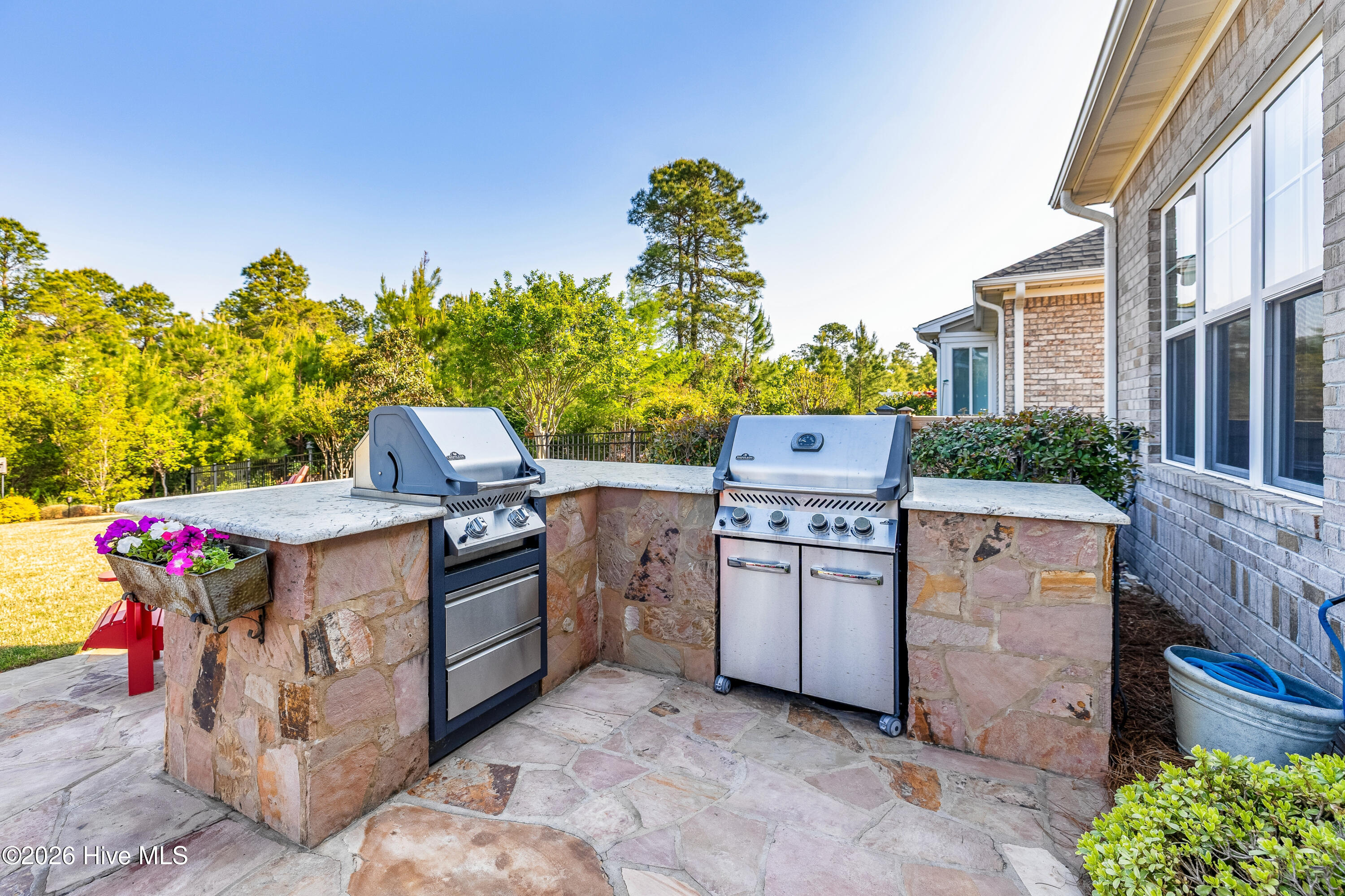 100570456 | Photo 23